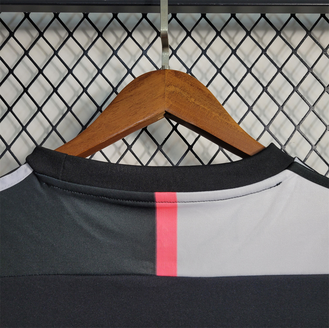 19-20 Juventus Retro Jersey Home - view 6