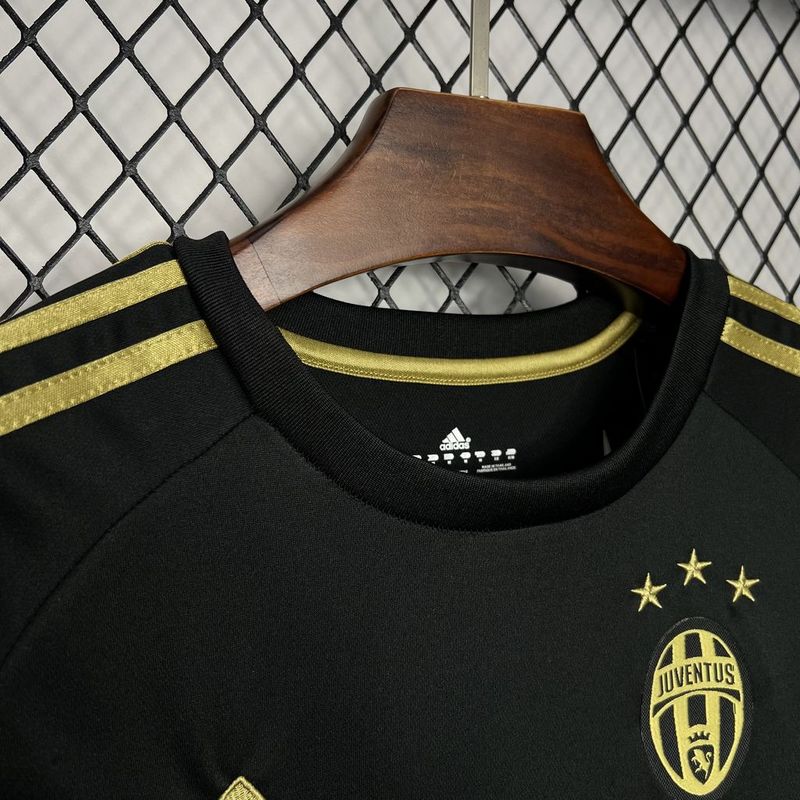 15-16 Juventus Retro Jersey Third Away - view 8