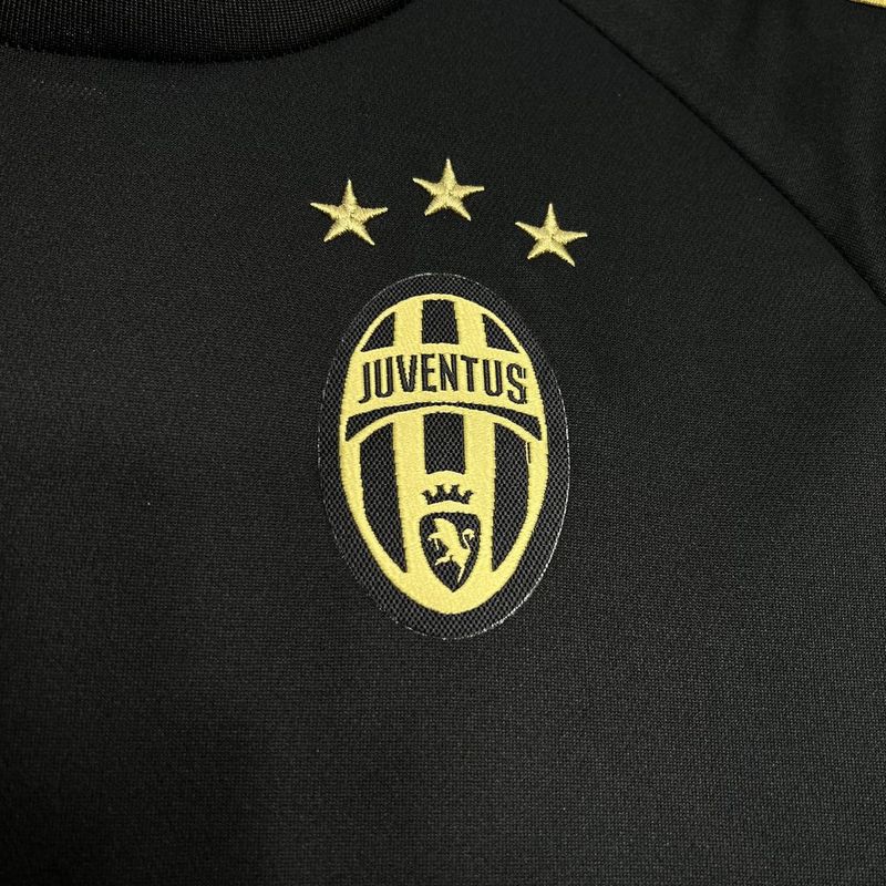 15-16 Juventus Retro Jersey Third Away - view 11