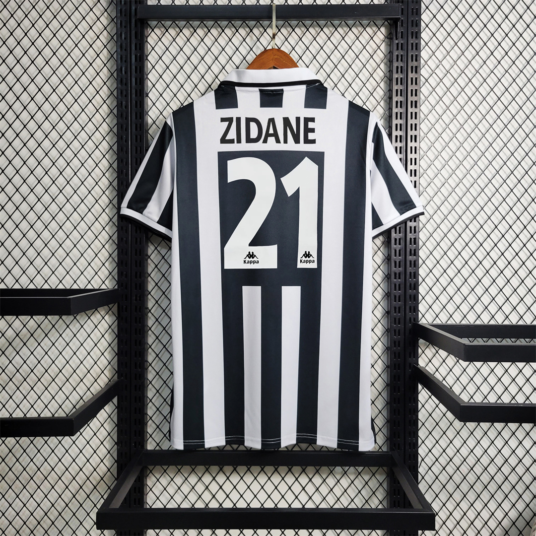95-97 Juventus Home Retro Jersey - view 6