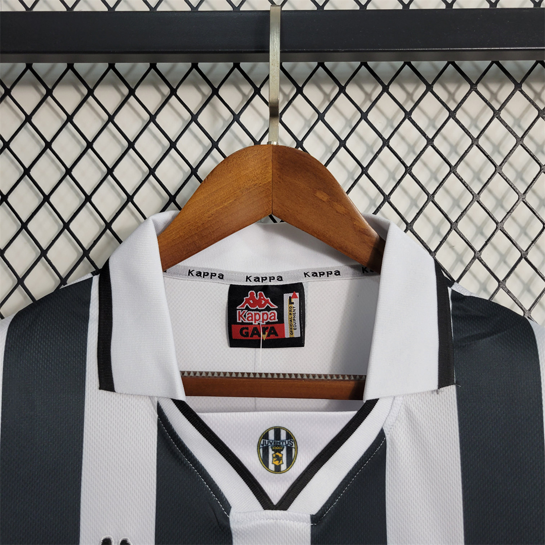 95-97 Juventus Home Retro Jersey - view 8