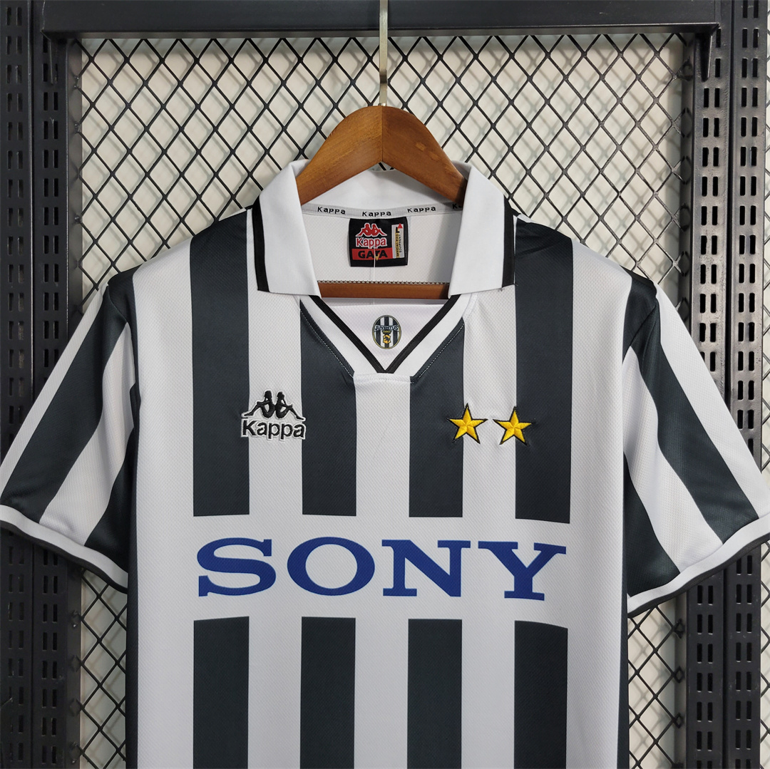 95-97 Juventus Home Retro Jersey - view 9