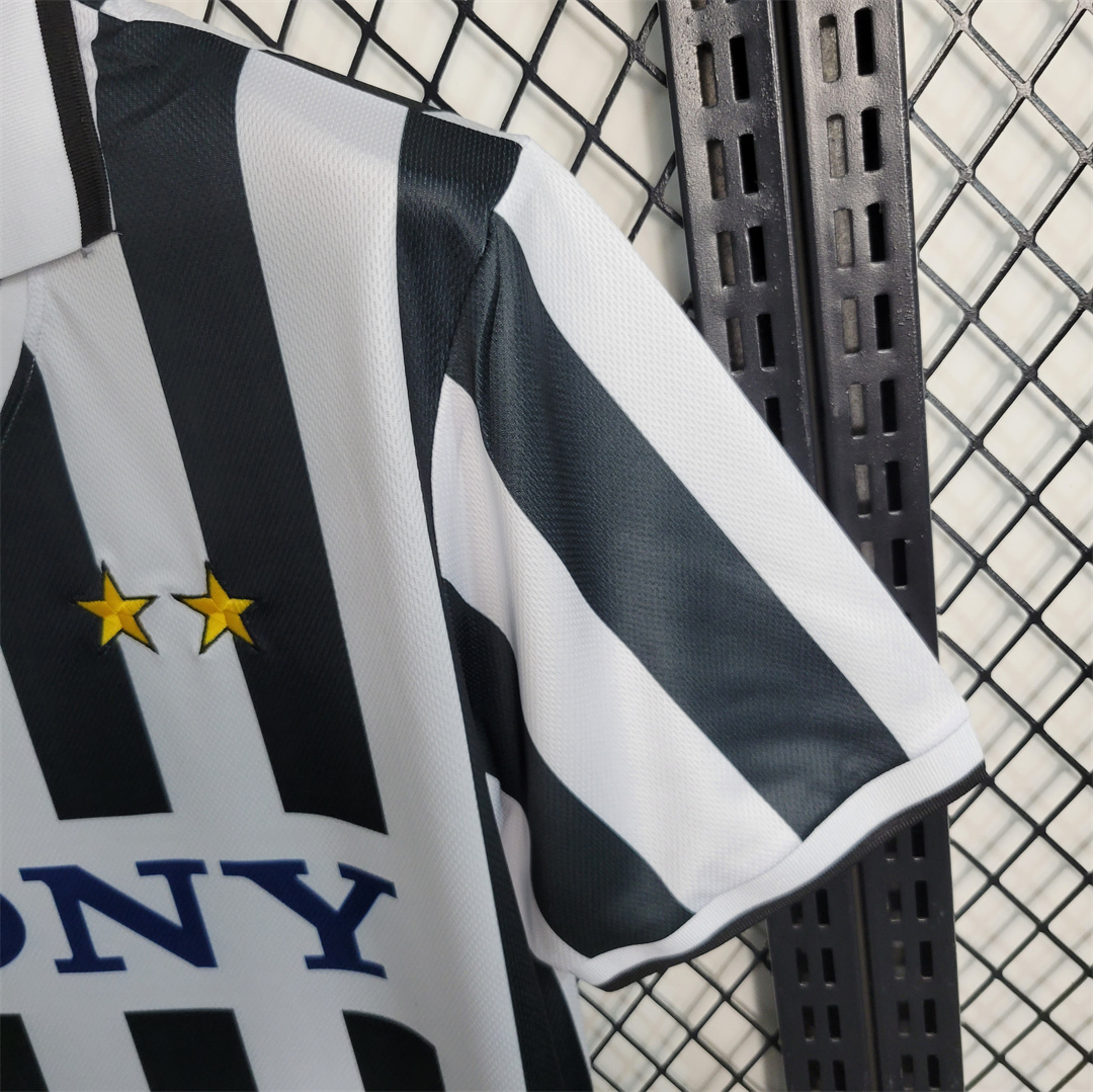 95-97 Juventus Home Retro Jersey - view 10