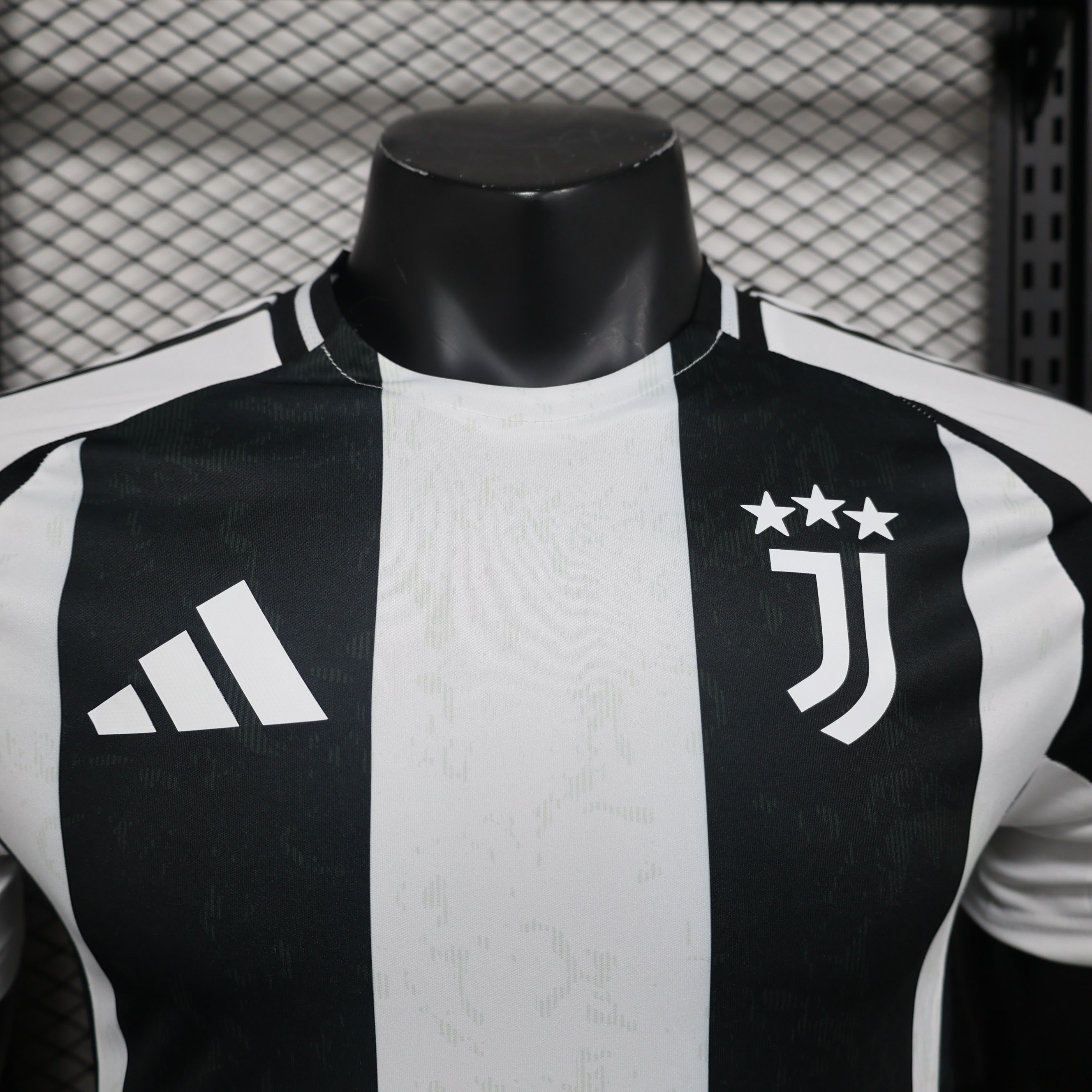 24-25 Juventus Home Soccer Jersey Player Version - view 4
