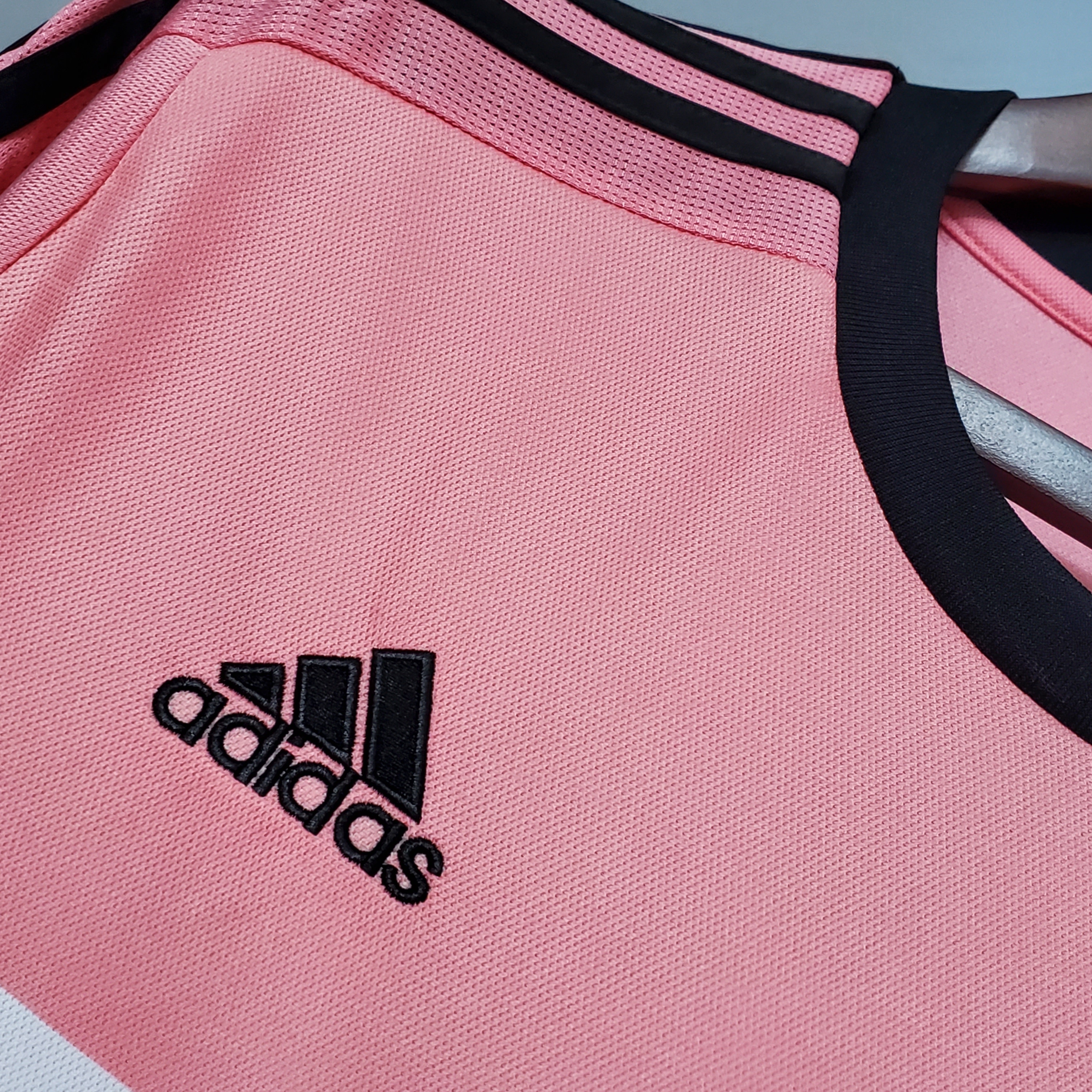 15-16 Juventus Retro Jersey Away - view 4