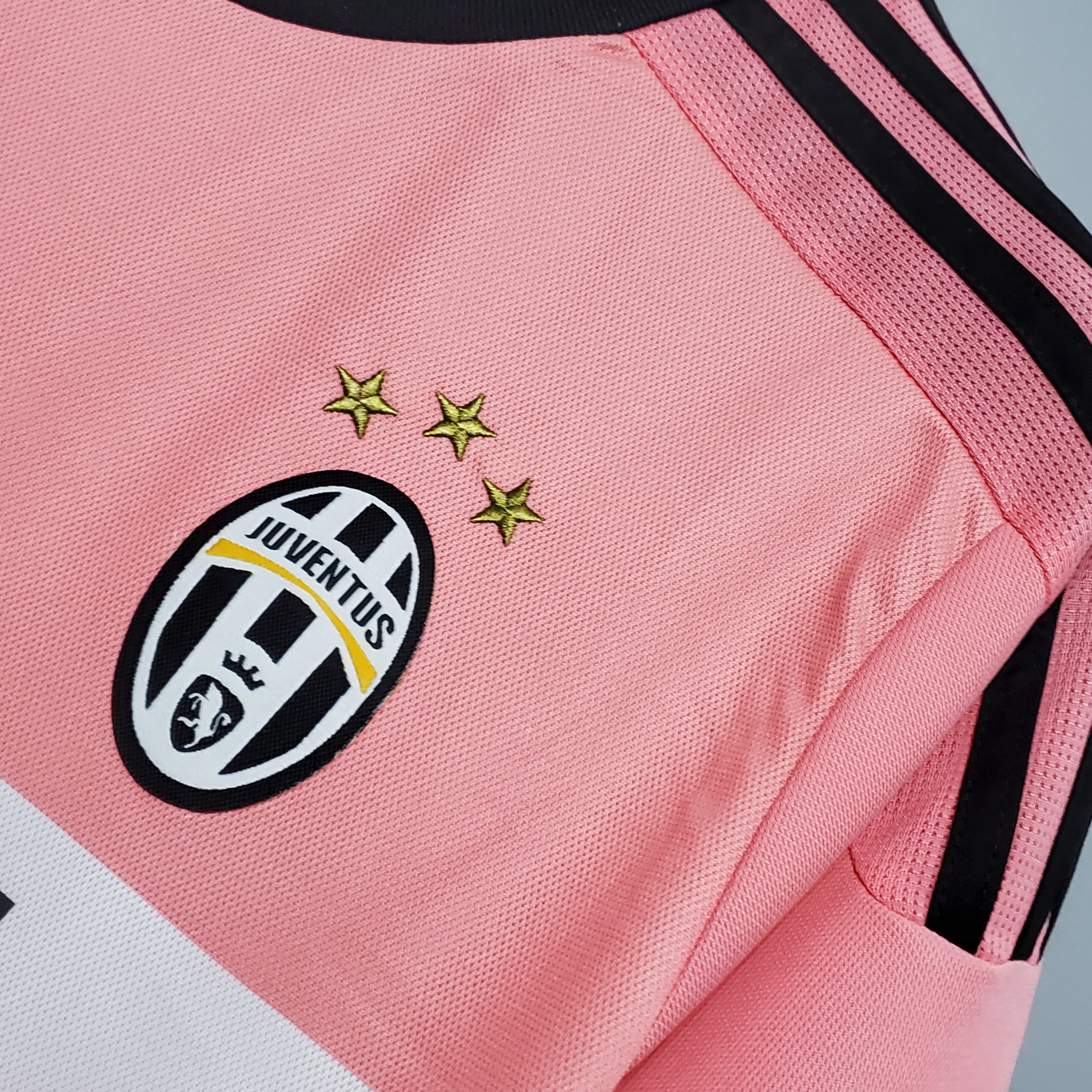 15-16 Juventus Retro Jersey Away - view 11
