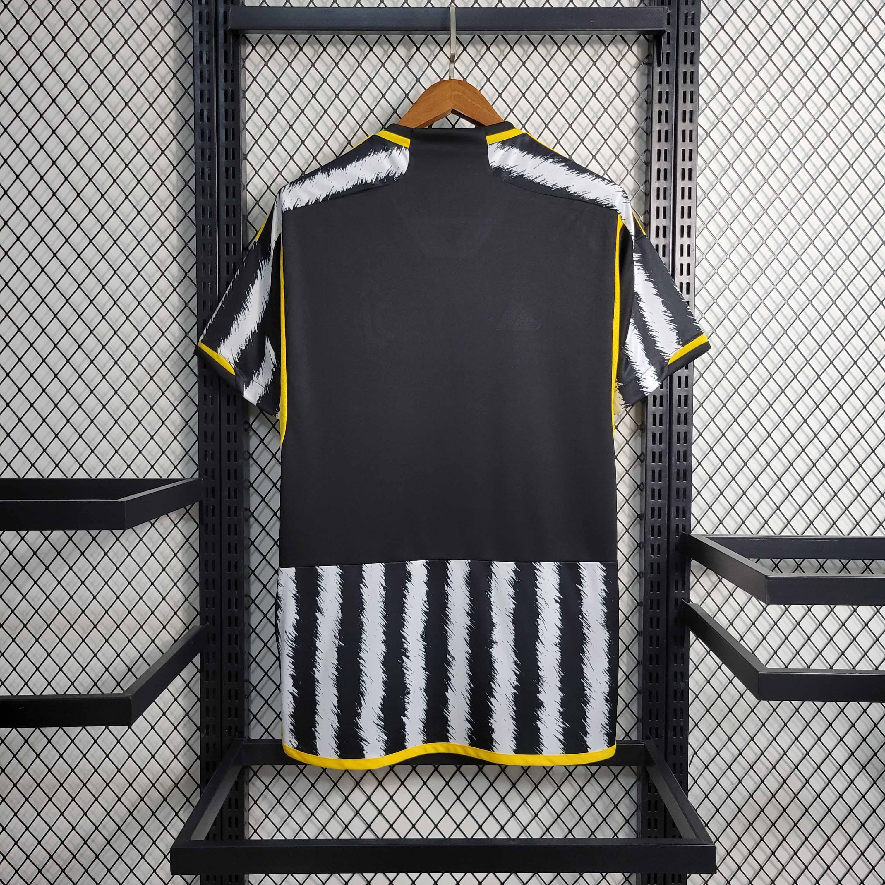 23-24 Juventus Home Fan Version - view 3