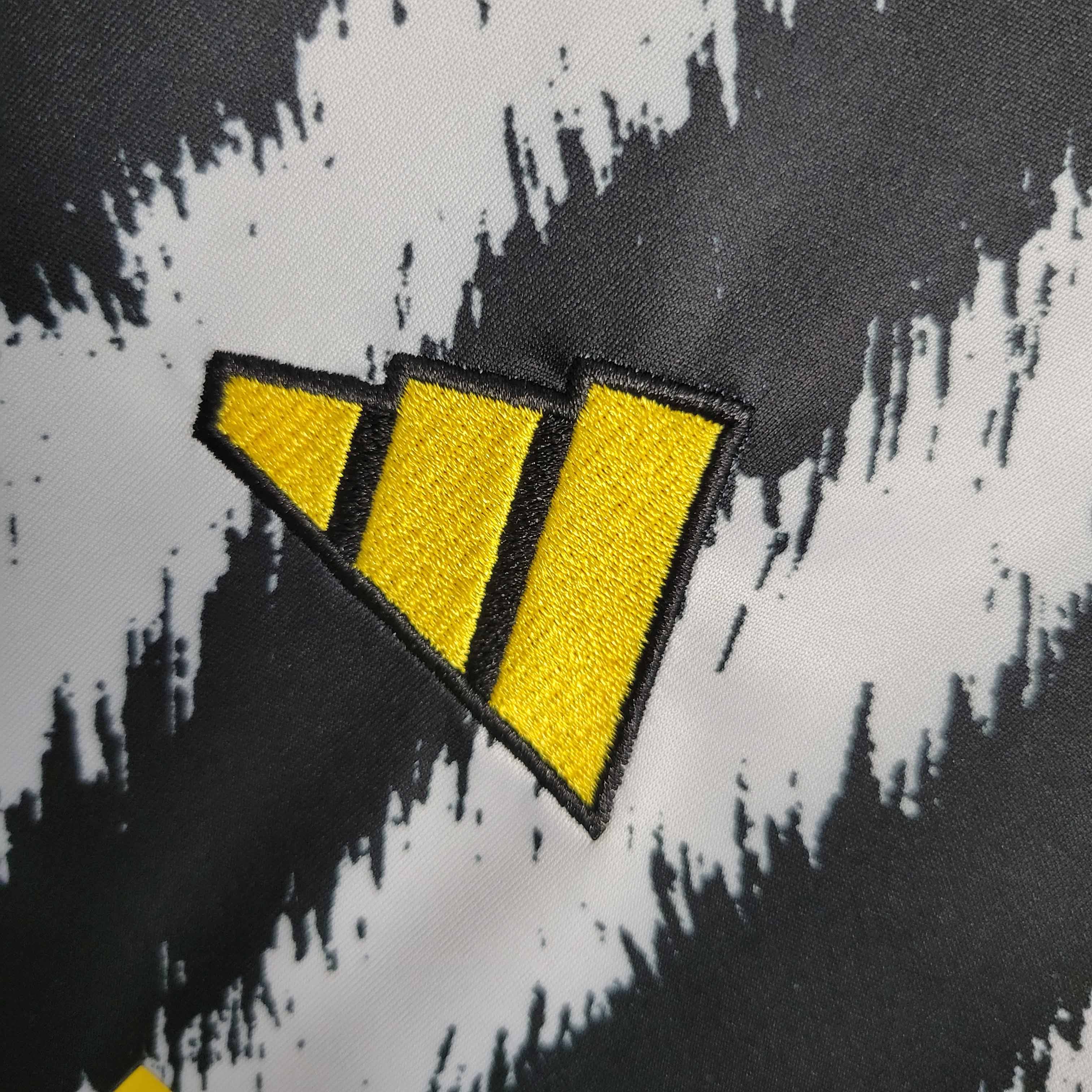 23-24 Juventus Home Fan Version - view 4