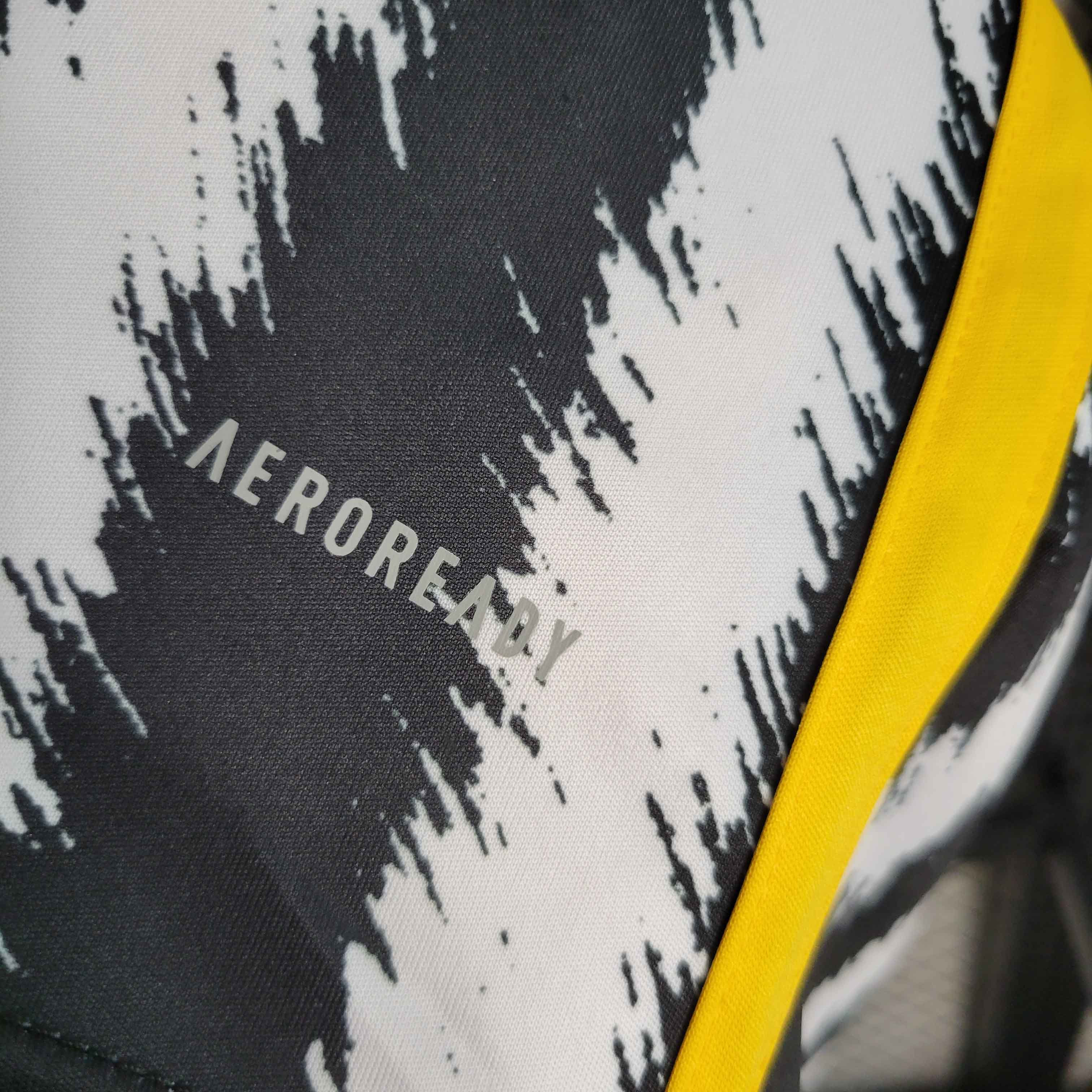 23-24 Juventus Home Fan Version - view 6