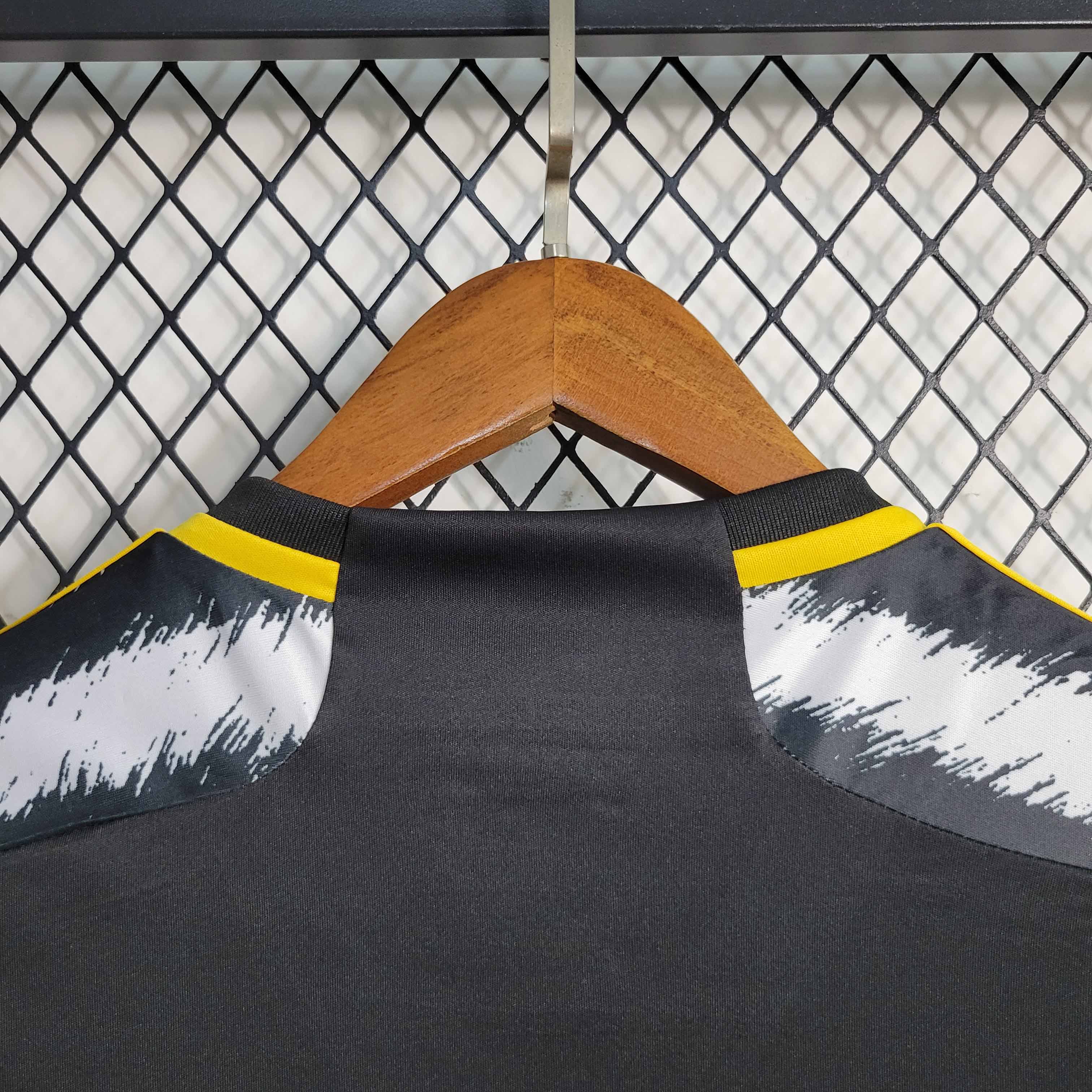 23-24 Juventus Home Fan Version - view 7