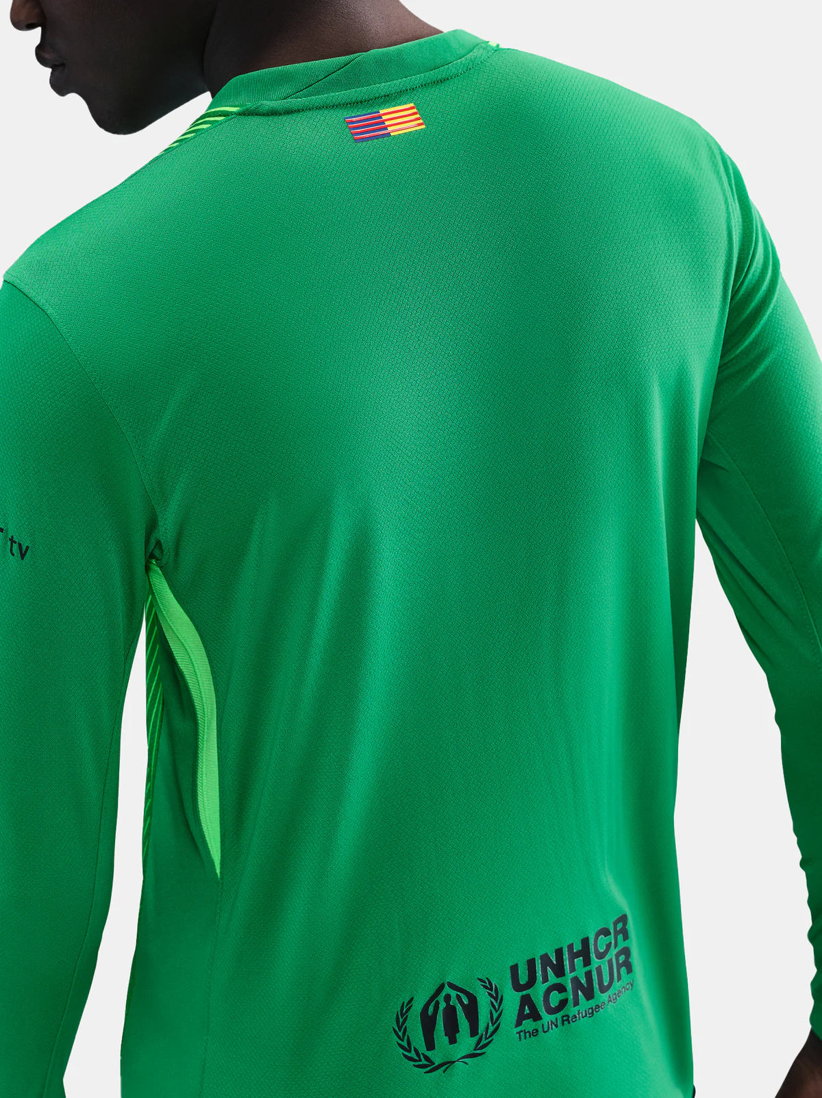 25-26 Barcelona Goalkeeper Soccer Jersey Long Sleeve Green - view 3