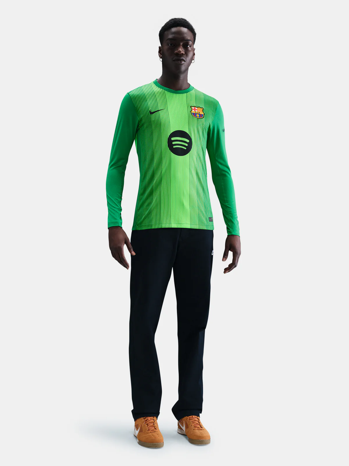 25-26 Barcelona Goalkeeper Soccer Jersey Long Sleeve Green - view 4