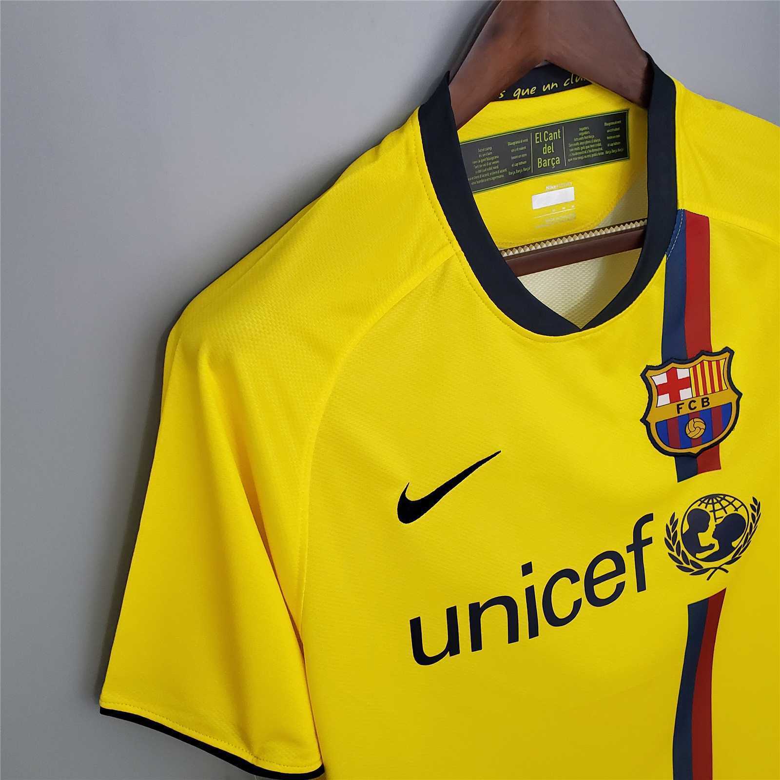 08-09 Barcelona Away Retro Jersey - view 4