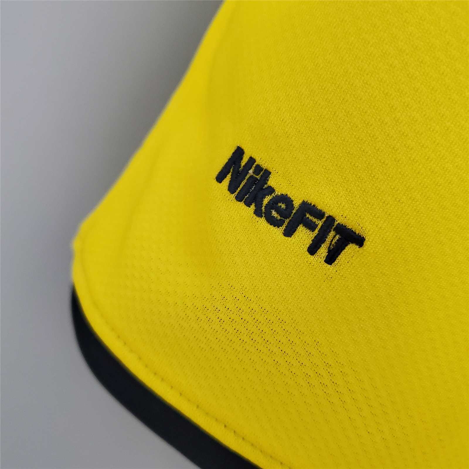 08-09 Barcelona Away Retro Jersey - view 9