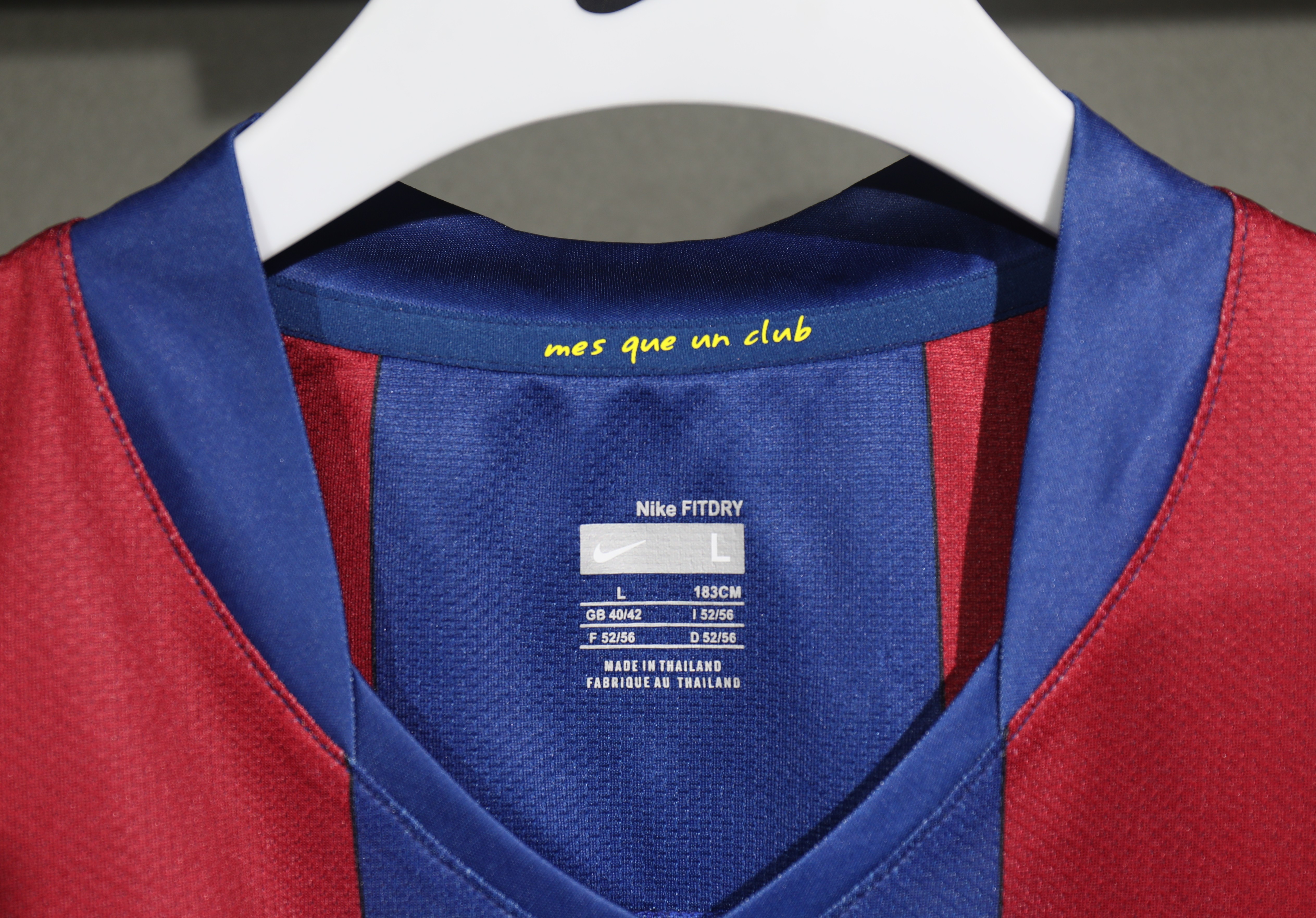 07-08 Barcelona Home Retro Jersey Player Edition - view 4