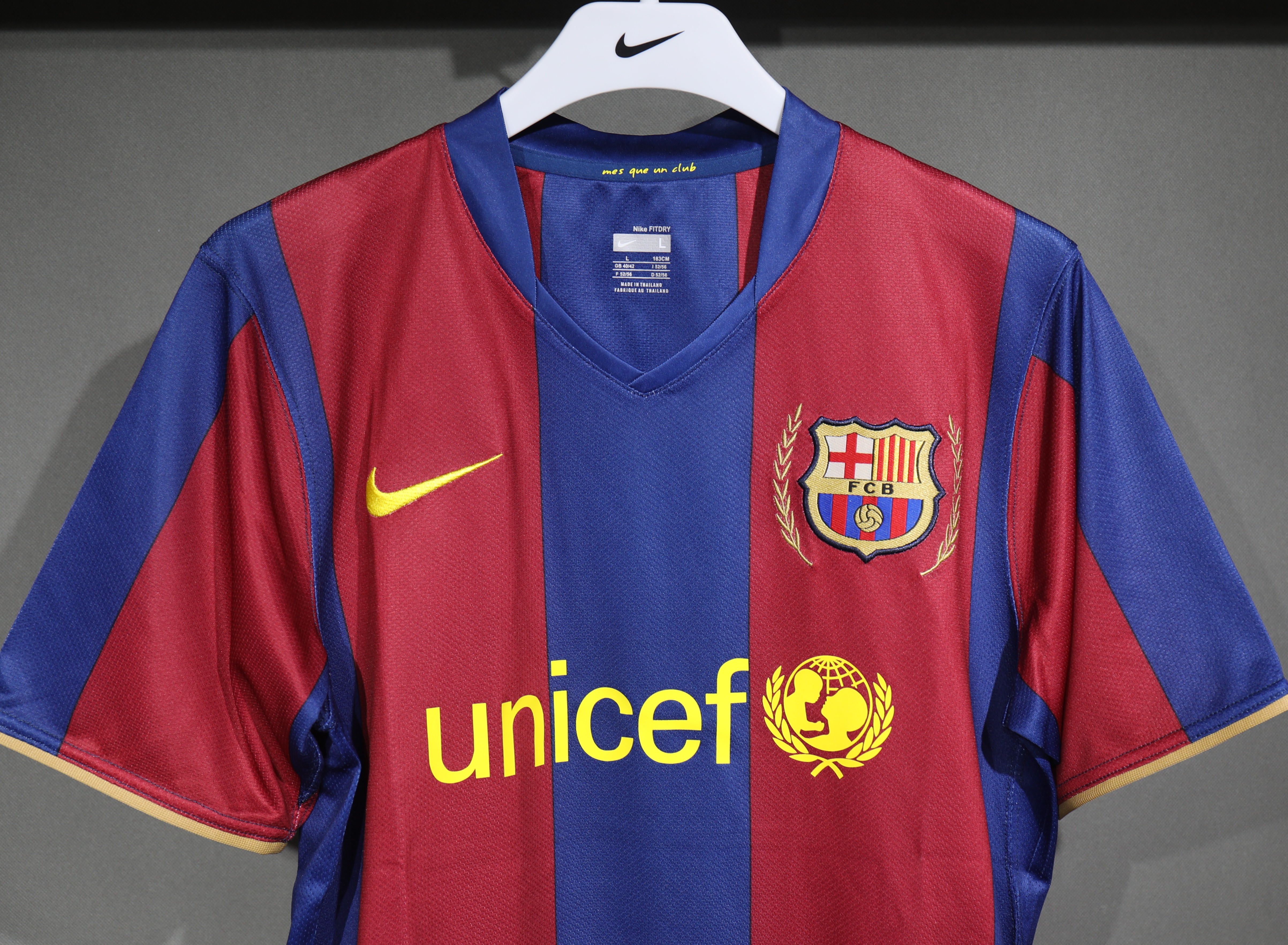 07-08 Barcelona Home Retro Jersey Player Edition - view 5