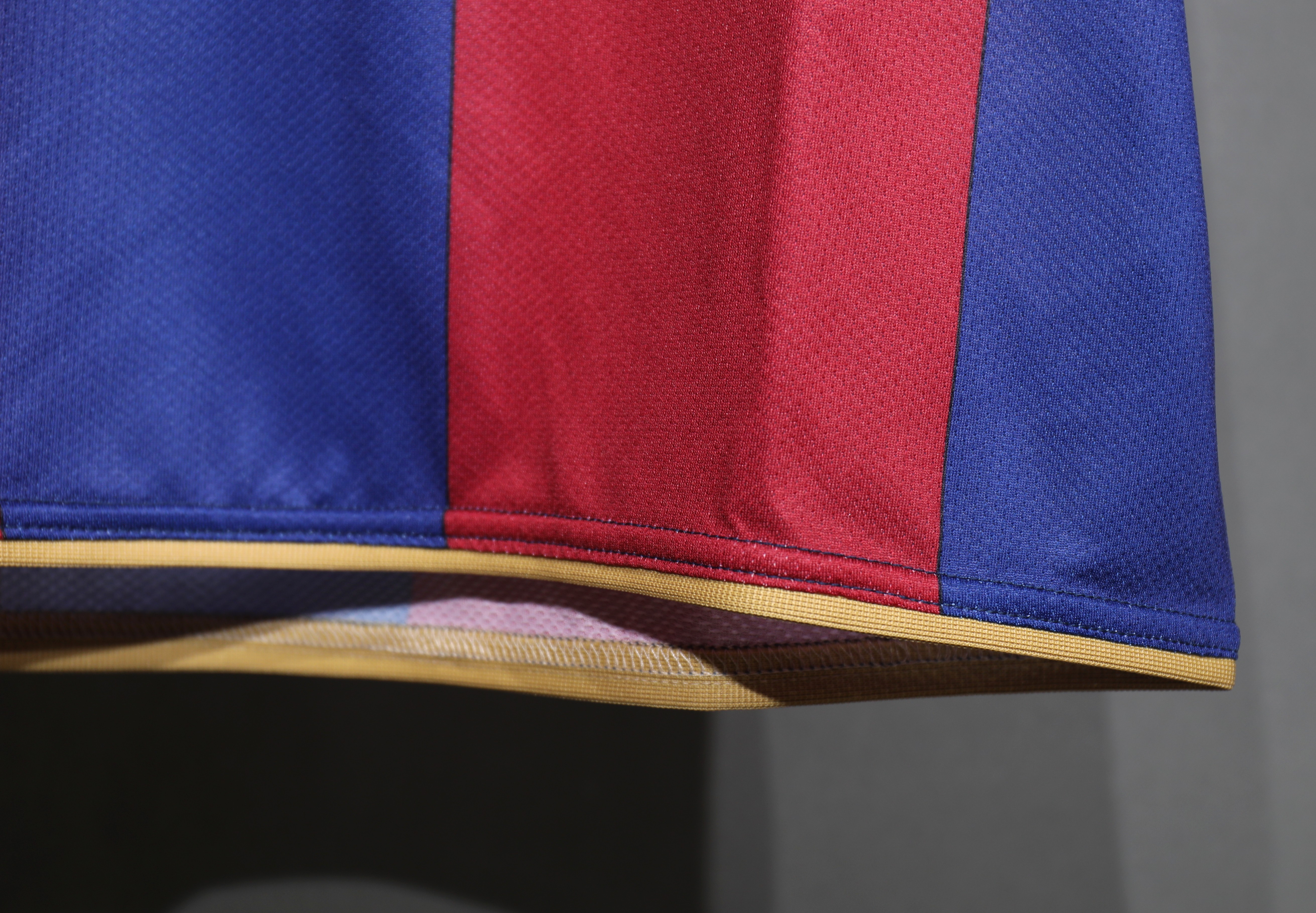 07-08 Barcelona Home Retro Jersey Player Edition - view 7