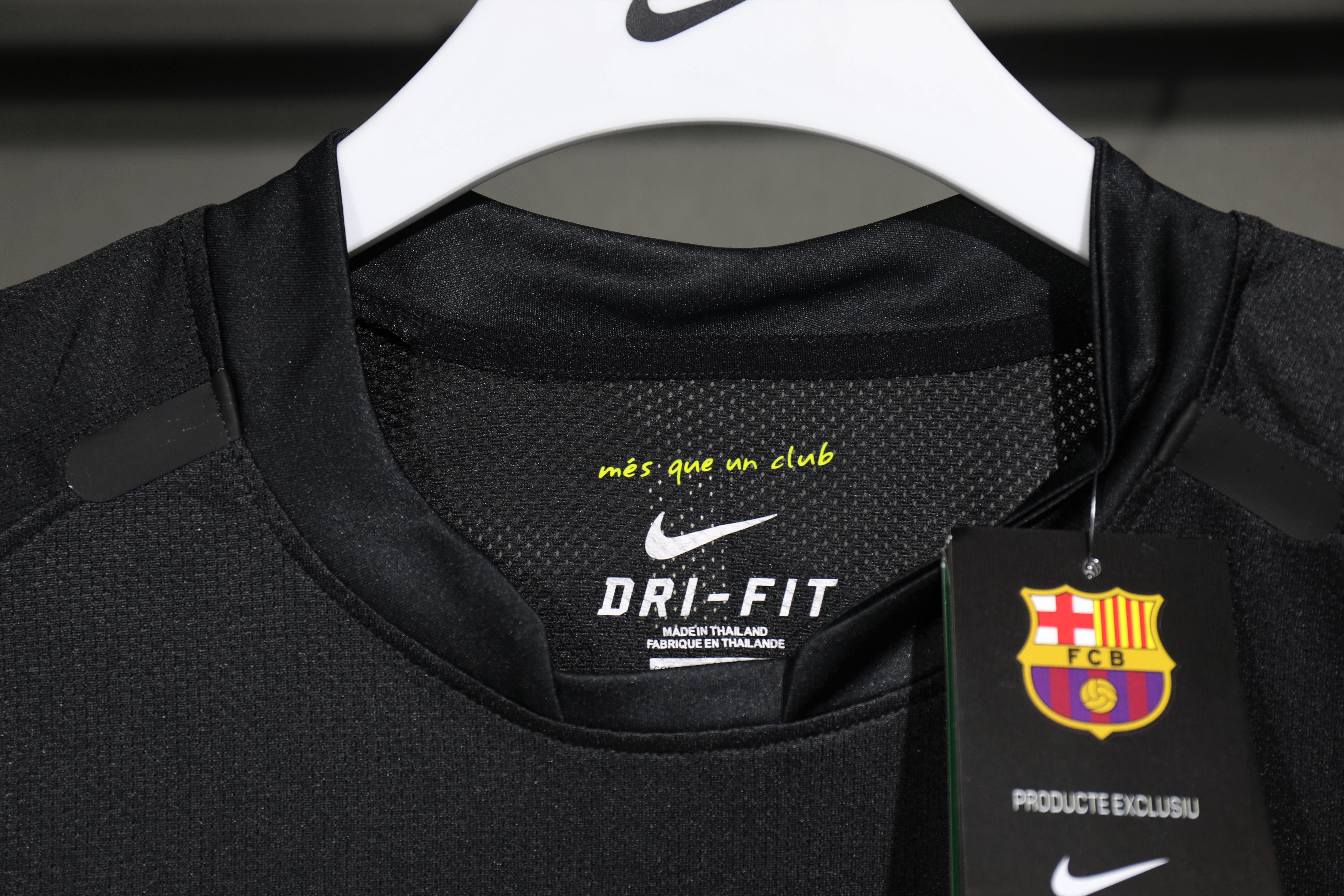 11-12 Barcelona Away Retro Jersey Player Edition - view 8