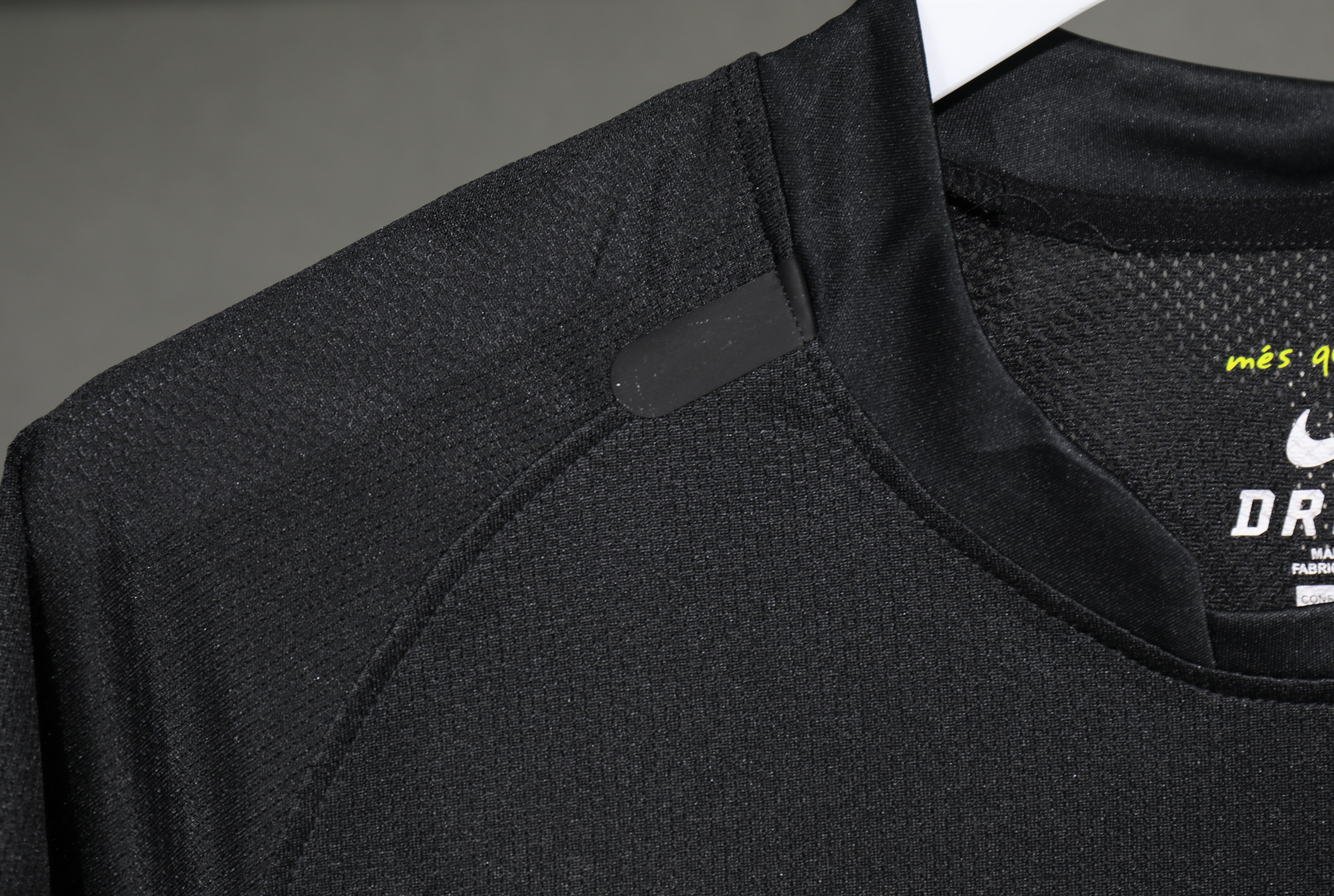 11-12 Barcelona Away Retro Jersey Player Edition - view 9