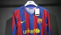 09-10 Barcelona Home Retro Jersey Player Edition - view 4