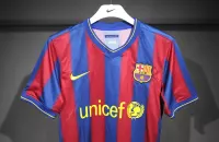 09-10 Barcelona Home Retro Jersey Player Edition - view 10