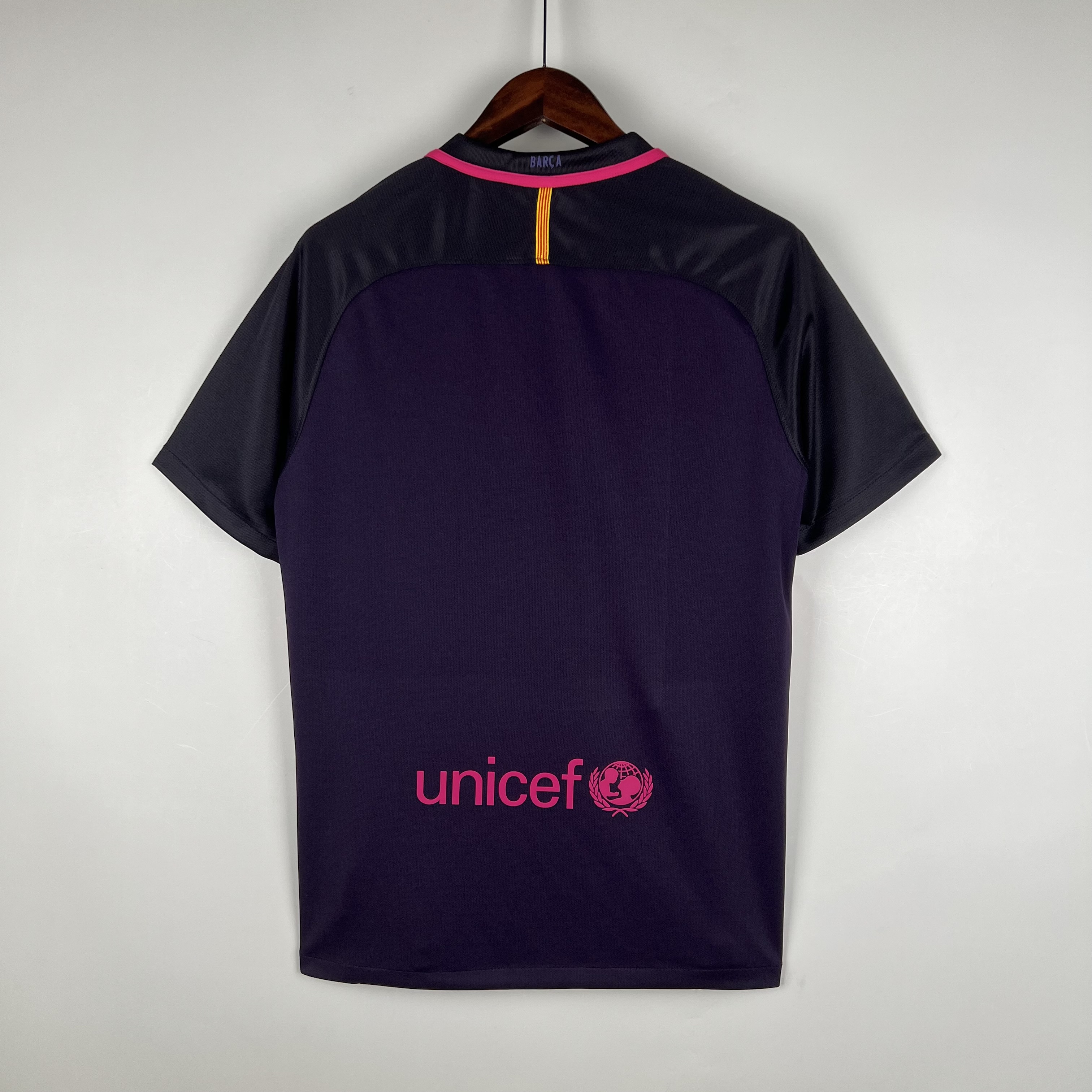 16-17 Barcelona Away Retro Jersey - view 3