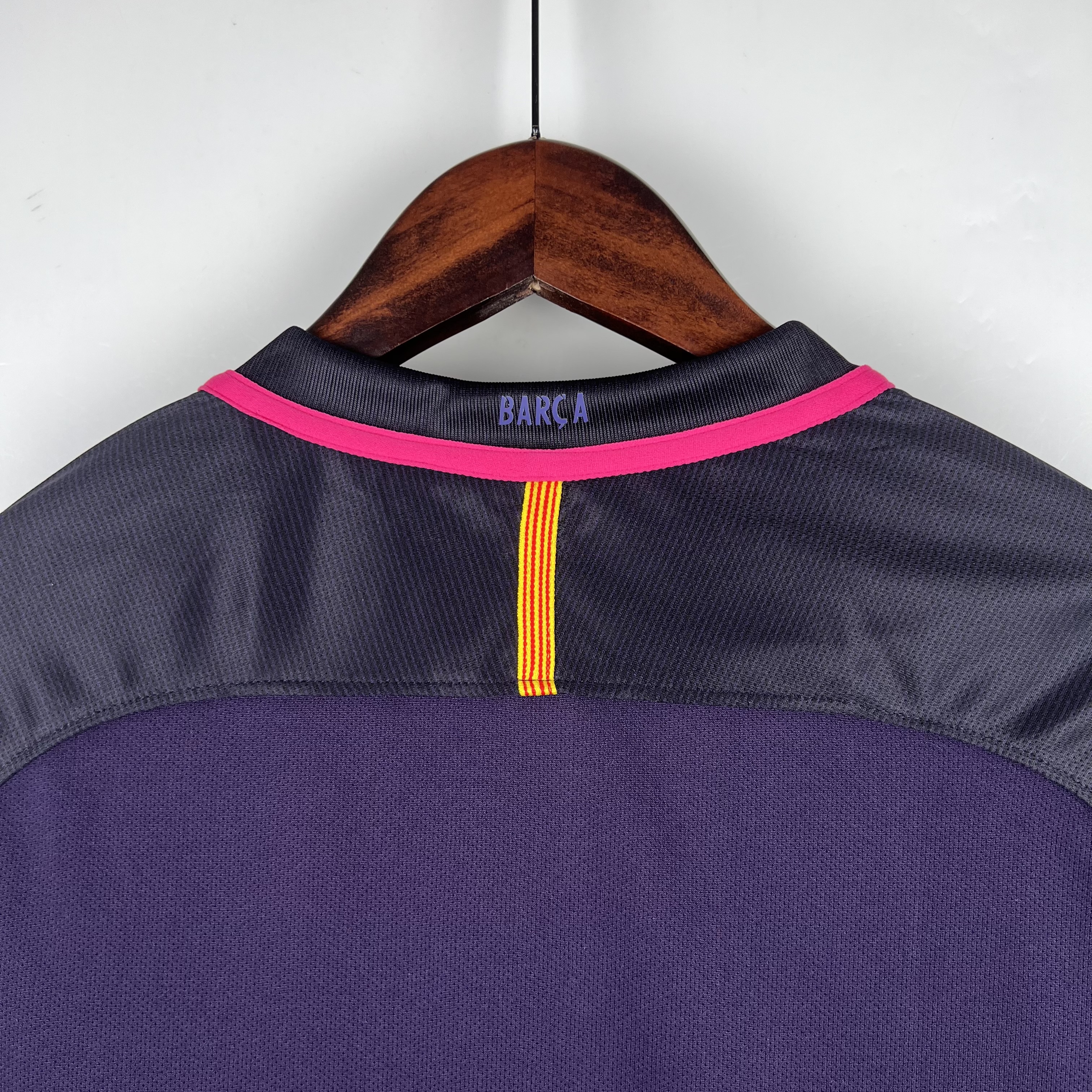 16-17 Barcelona Away Retro Jersey - view 5