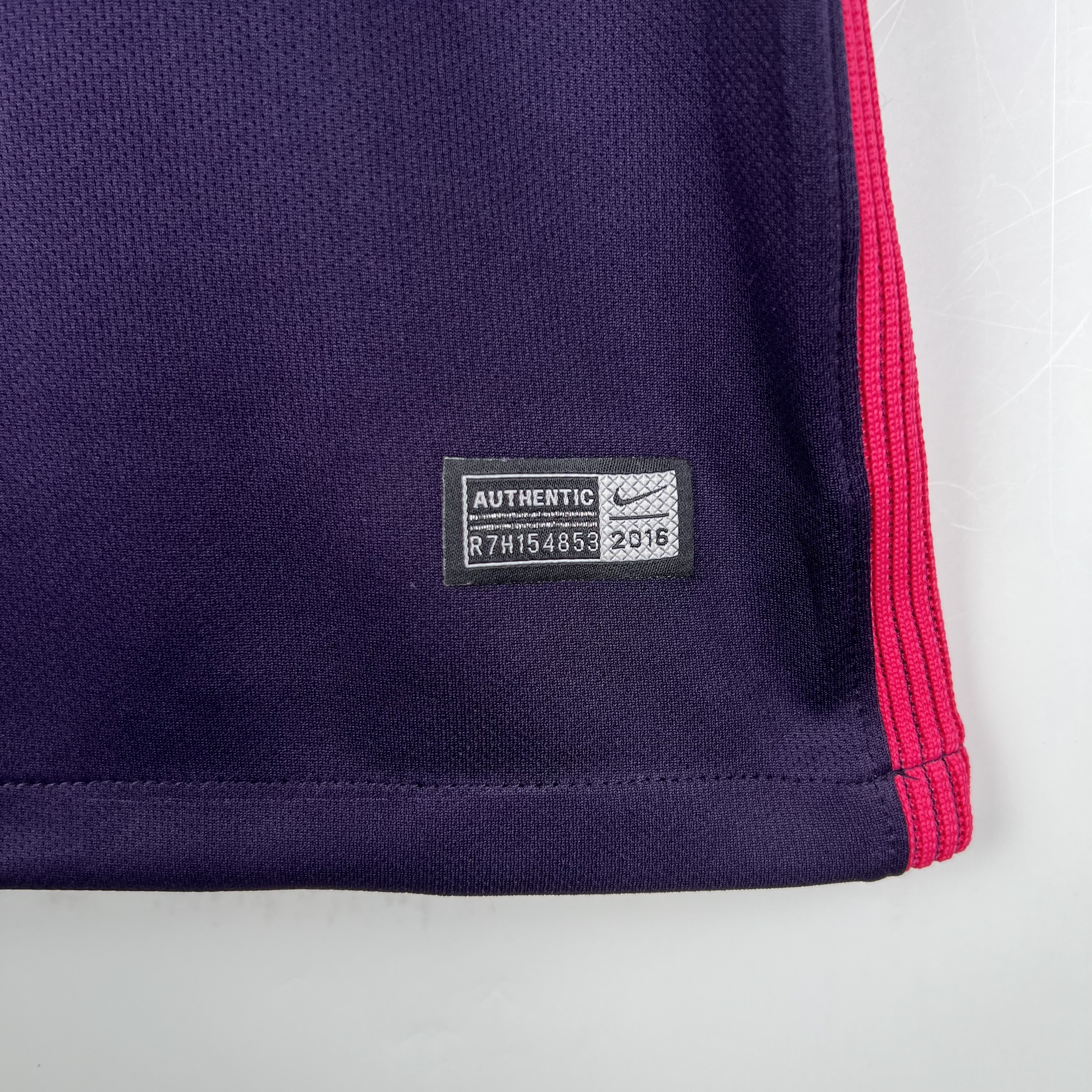 16-17 Barcelona Away Retro Jersey - view 6