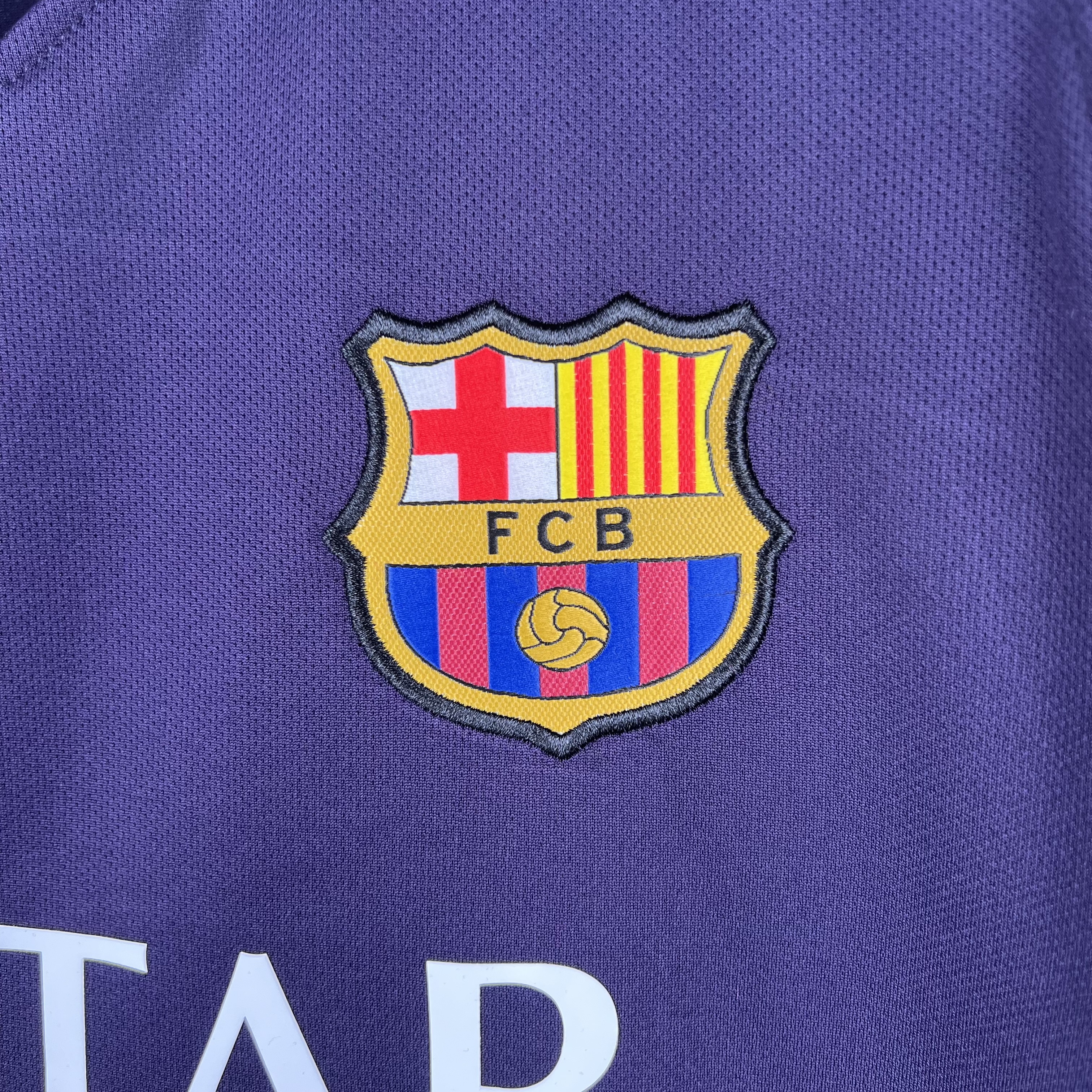 16-17 Barcelona Away Retro Jersey - view 7