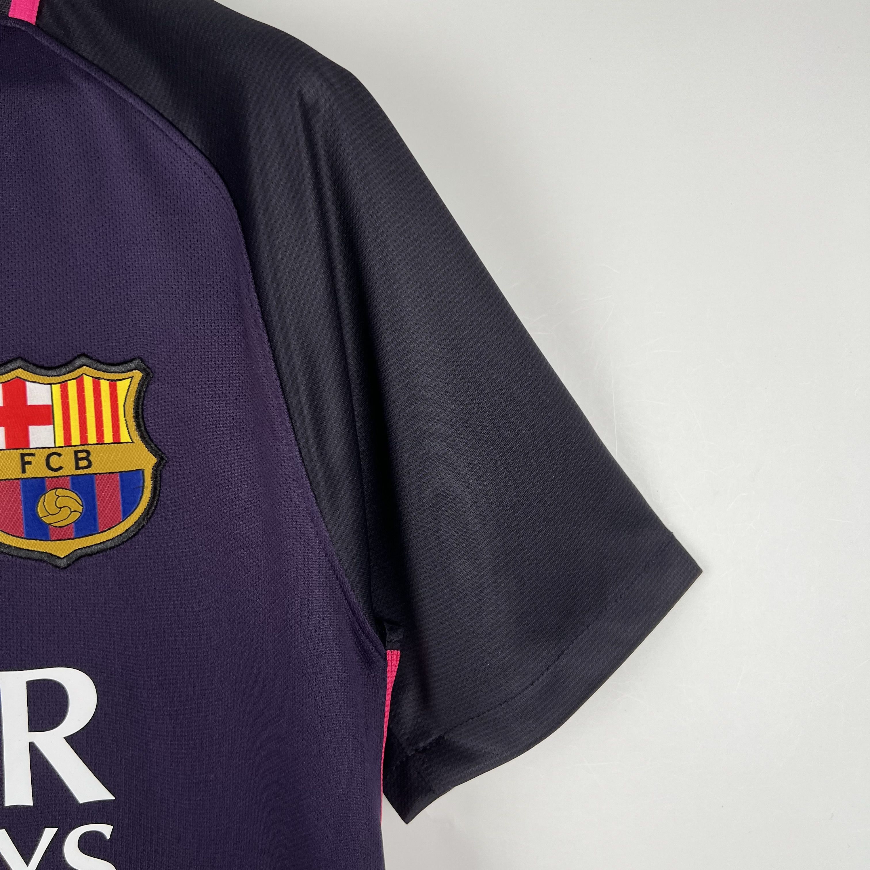 16-17 Barcelona Away Retro Jersey - view 8