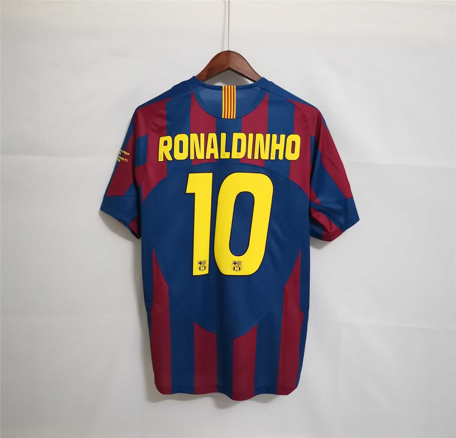 05-06 Barcelona Home Retro Jersey - view 17