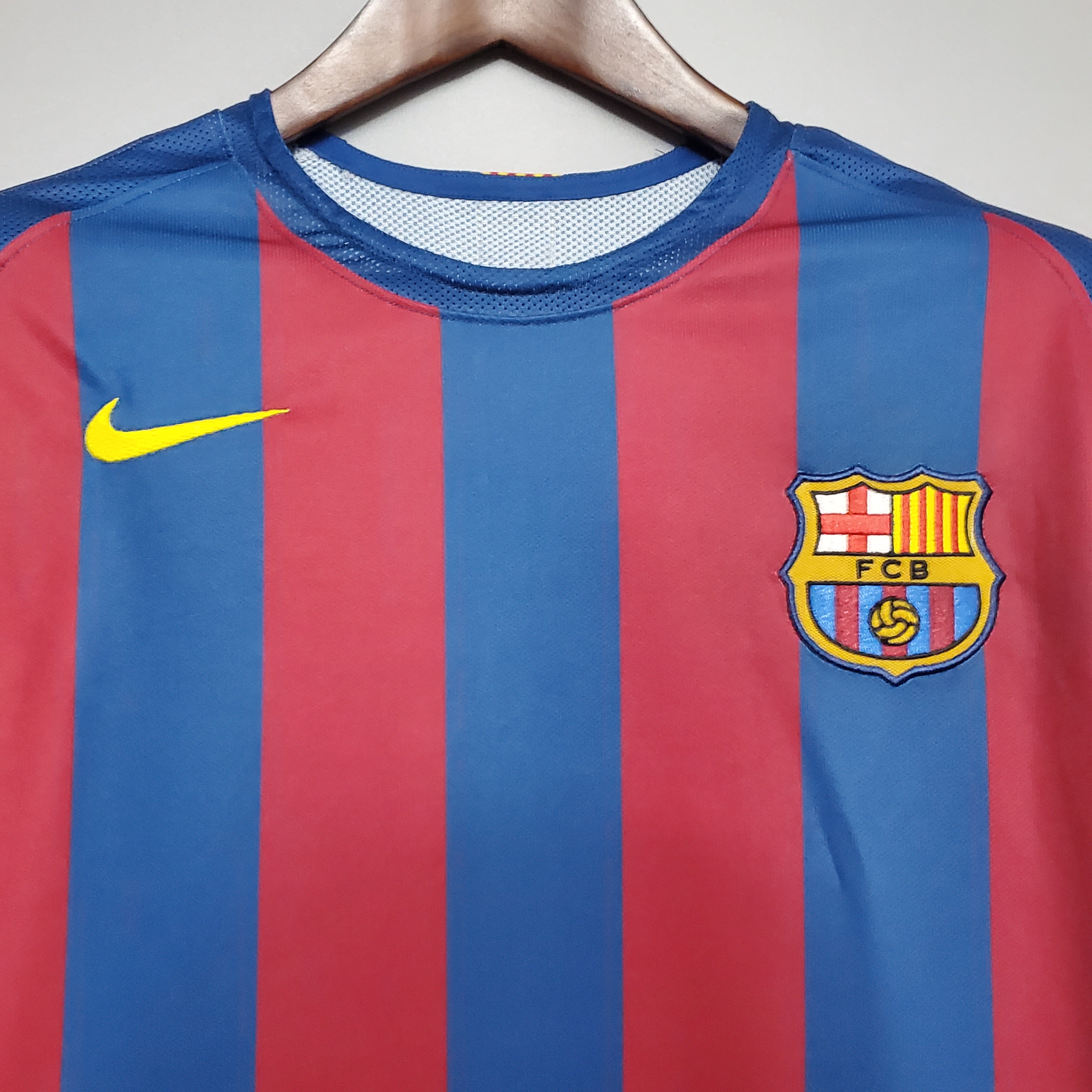05-06 Barcelona Home Retro Jersey - view 4