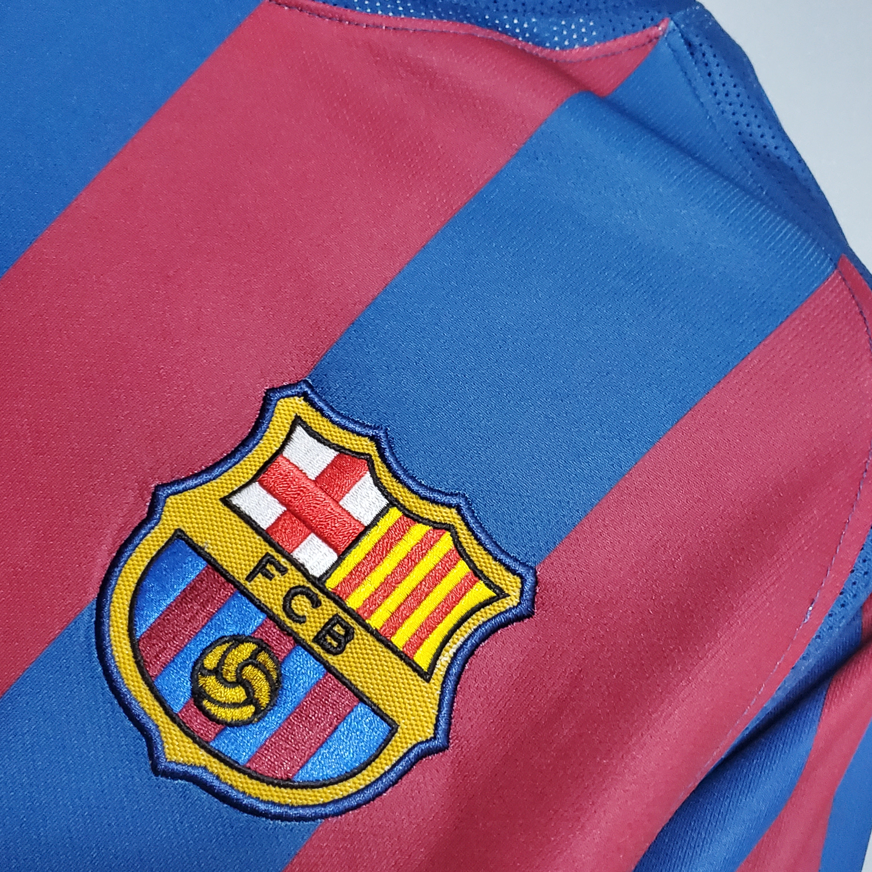 05-06 Barcelona Home Retro Jersey - view 6