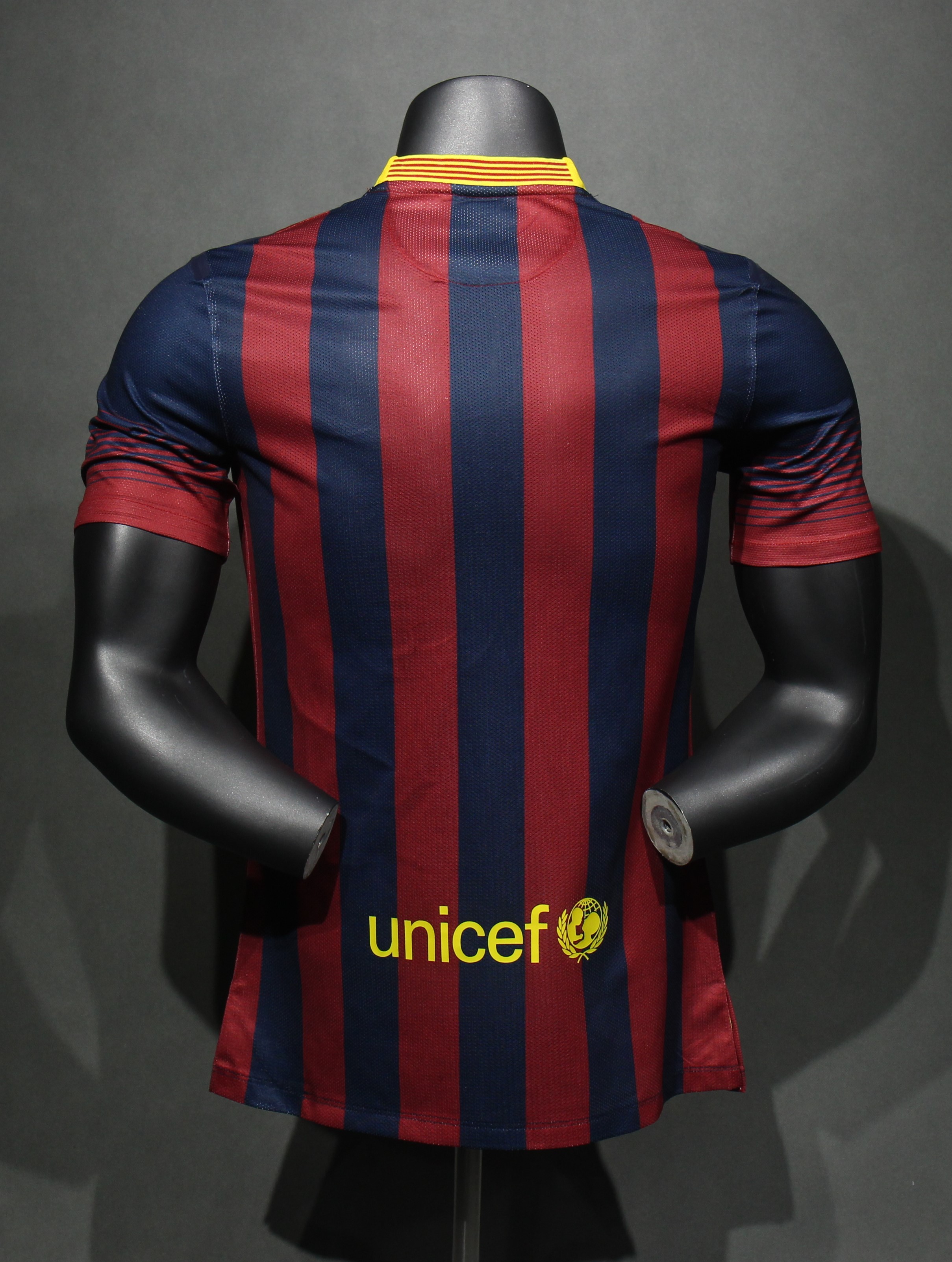 13-14 Barcelona Home Retro Jersey Player Version - view 3