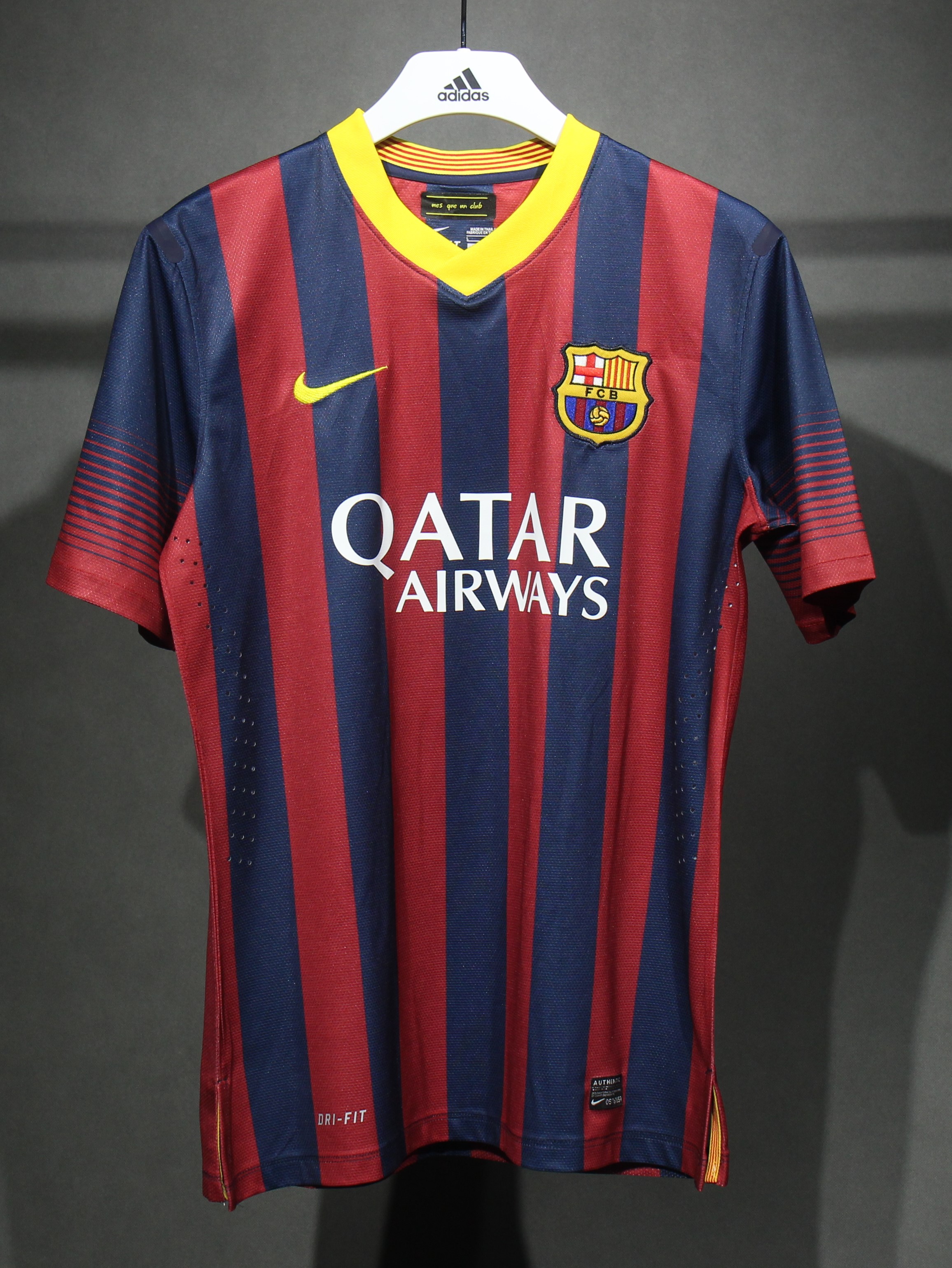 13-14 Barcelona Home Retro Jersey Player Version - view 6