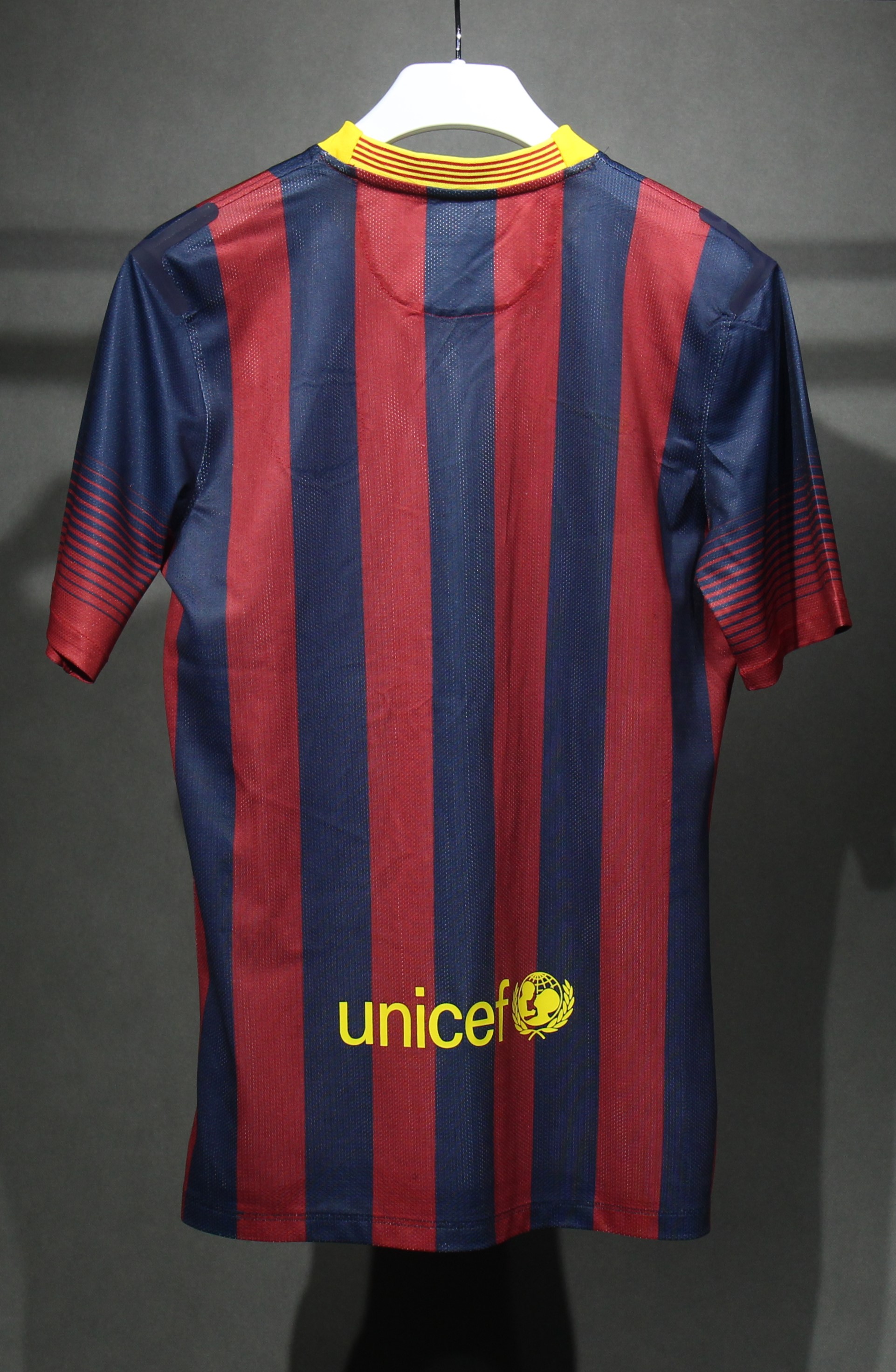 13-14 Barcelona Home Retro Jersey Player Version - view 7