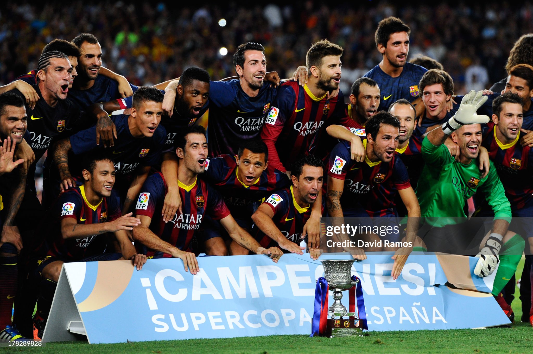 13-14 Barcelona Home Retro Jersey Player Version - view 9
