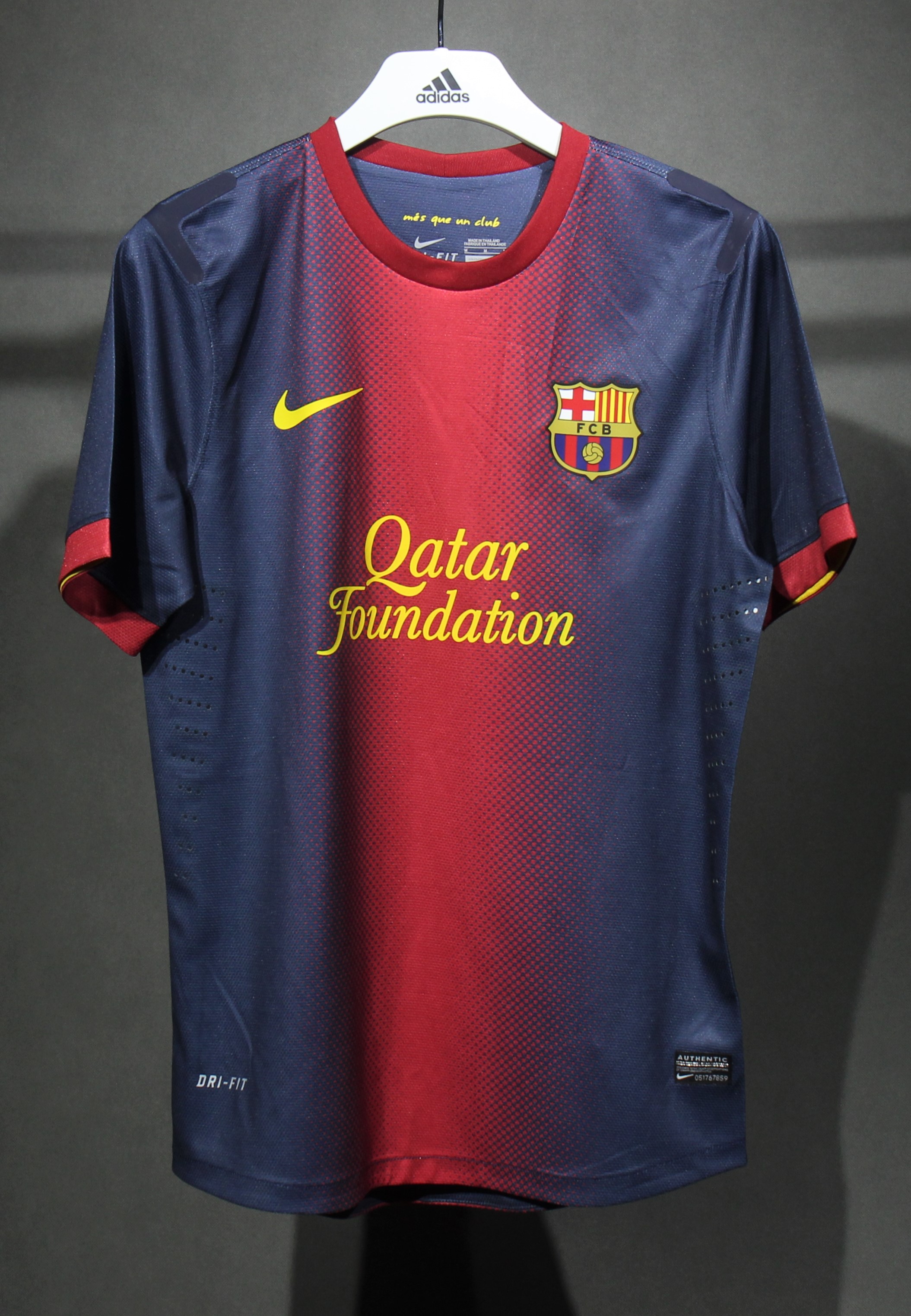 12-13 Barcelona Home Retro Jersey Player Version - view 10