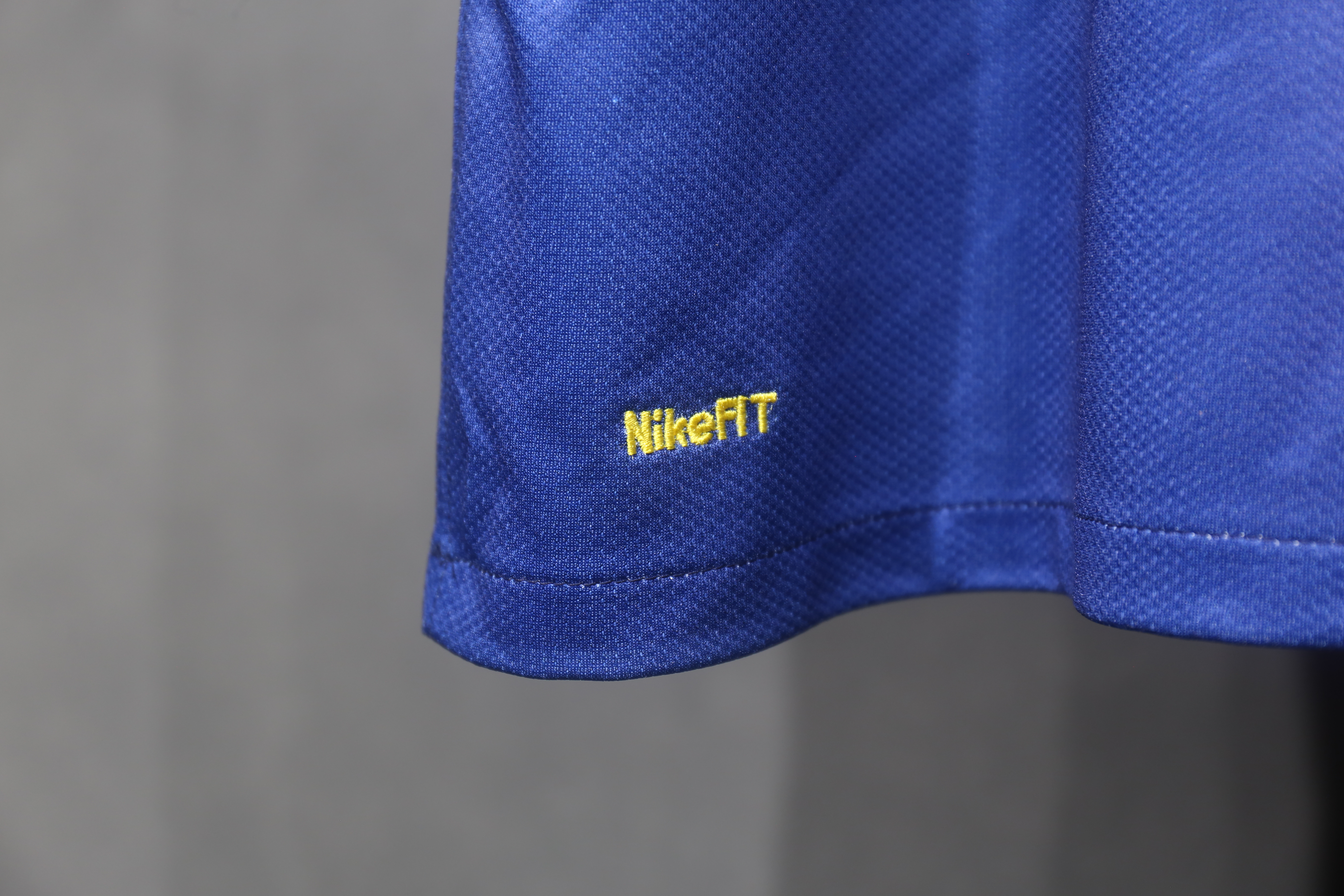 08-09 Barcelona Home Retro Jersey Player Edition - view 4
