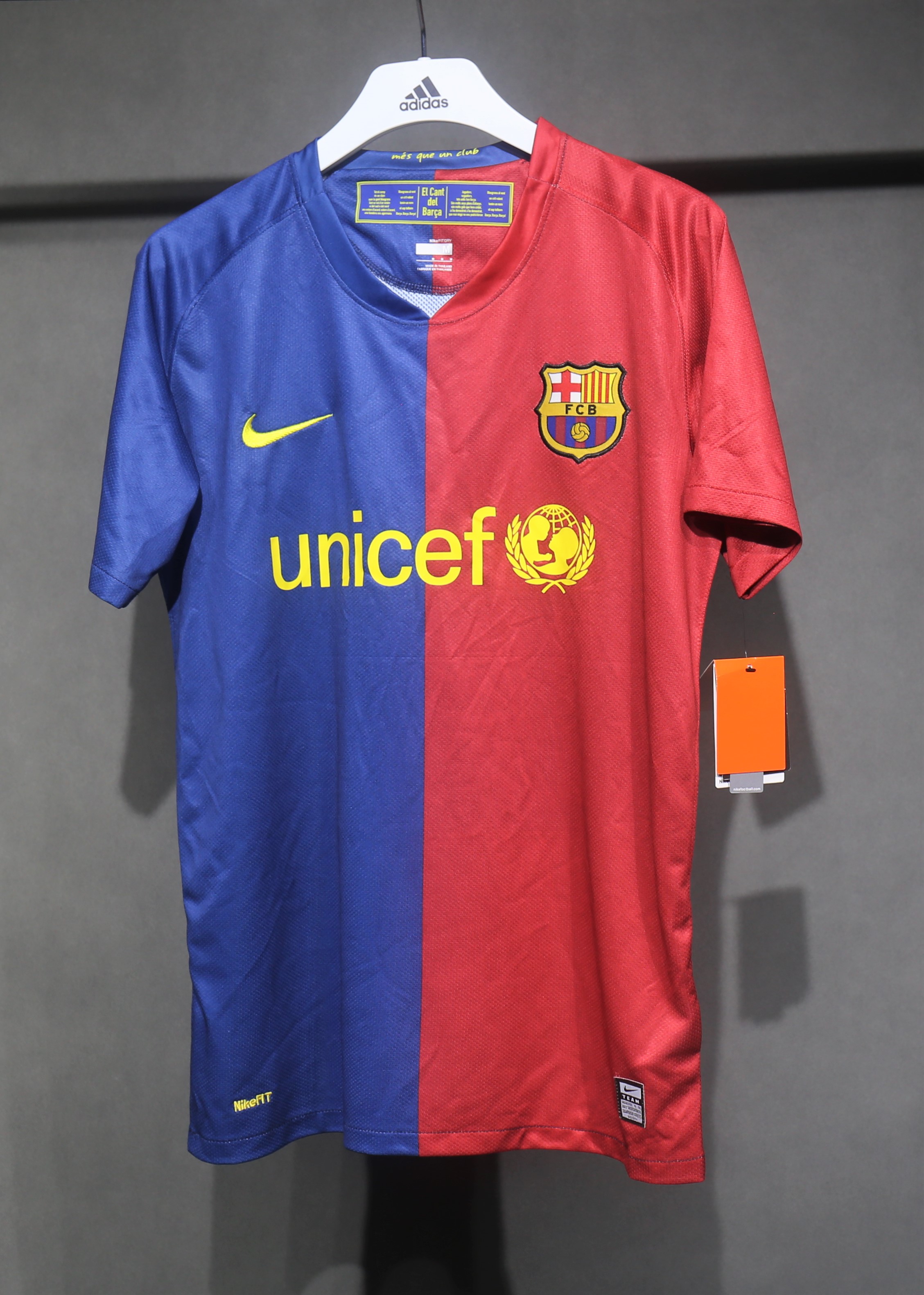 08-09 Barcelona Home Retro Jersey Player Edition - view 5