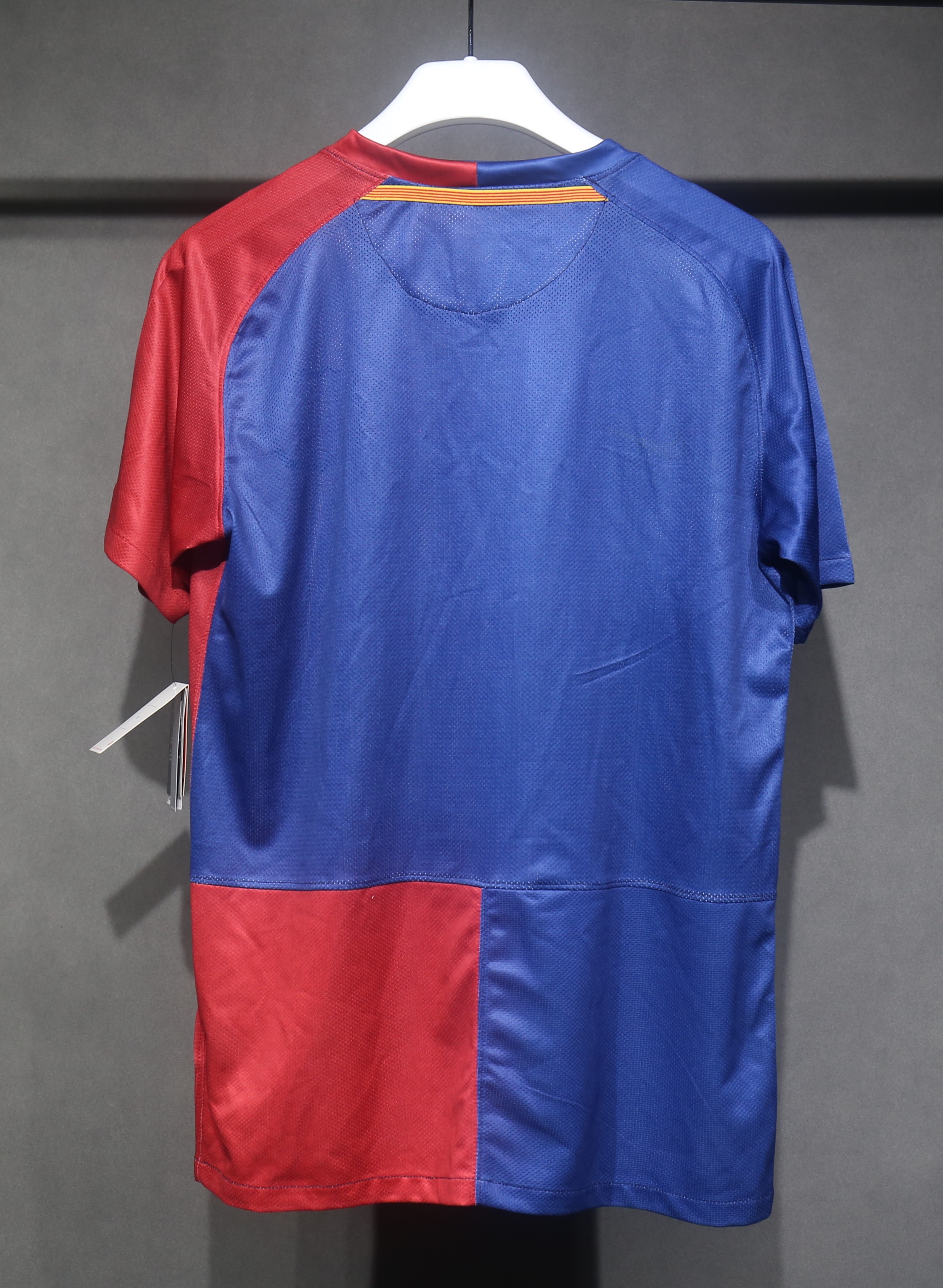 08-09 Barcelona Home Retro Jersey Player Edition - view 6