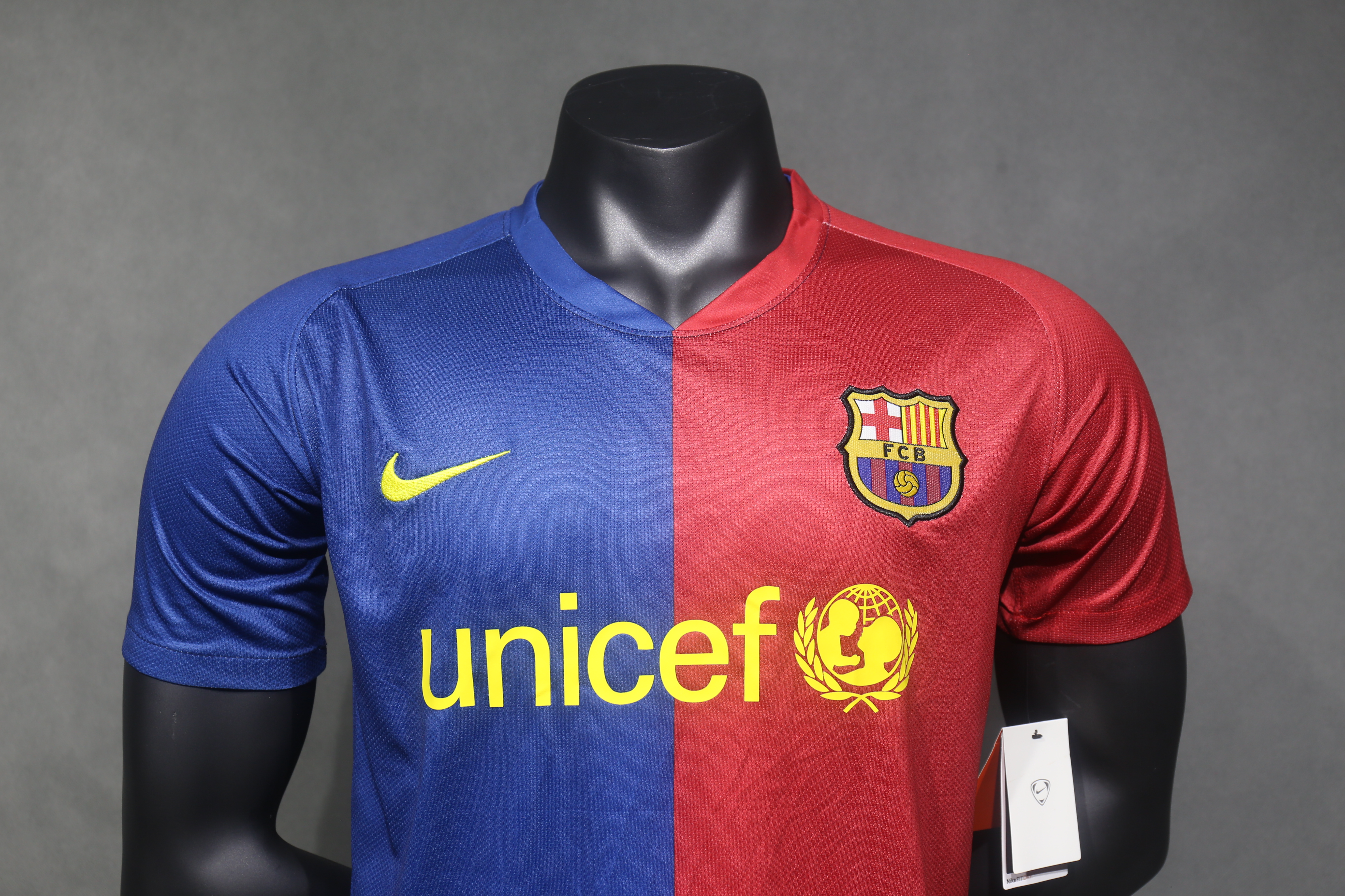 08-09 Barcelona Home Retro Jersey Player Edition - view 11