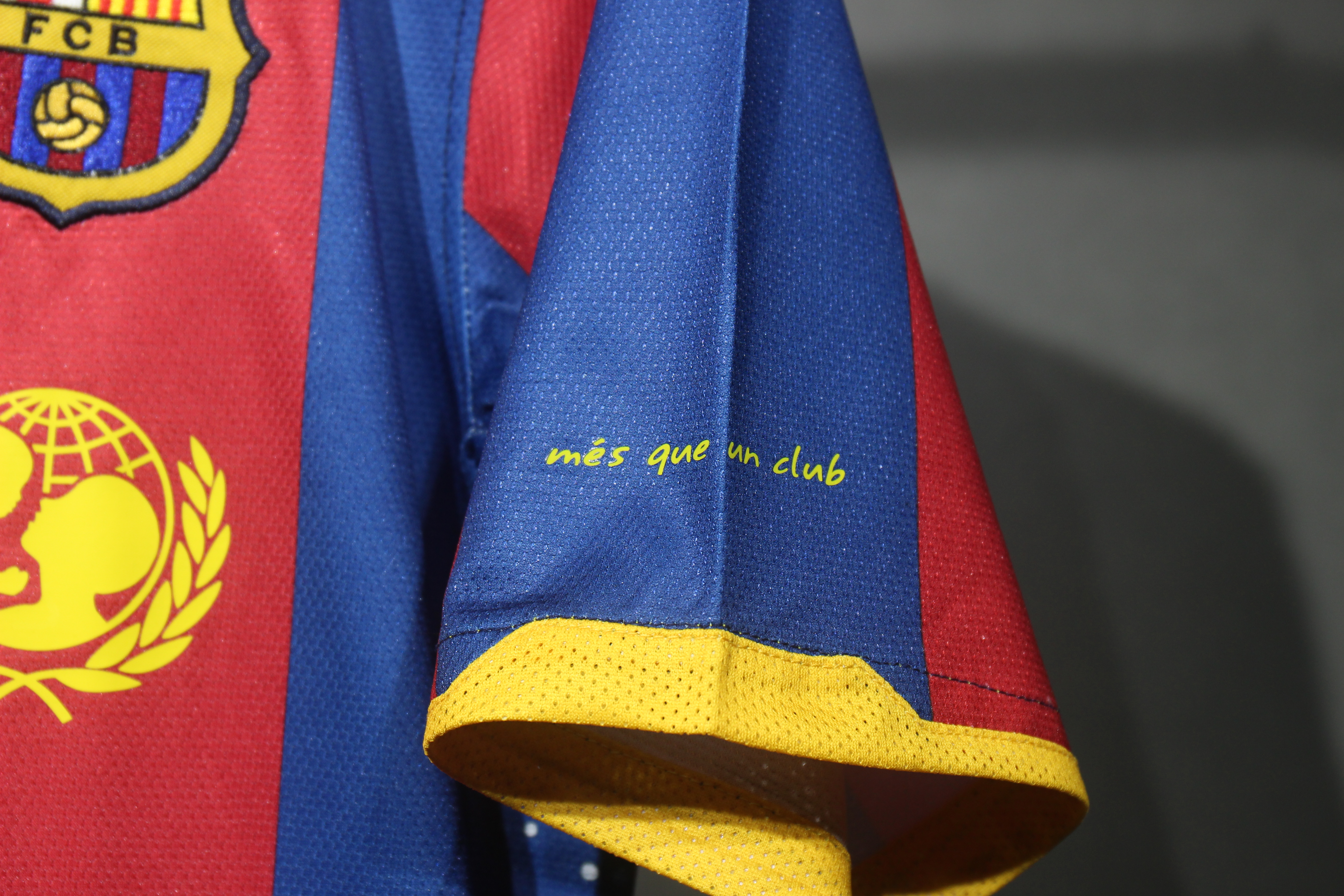 10-11 Barcelona Home Retro Jersey Player Editon - view 10