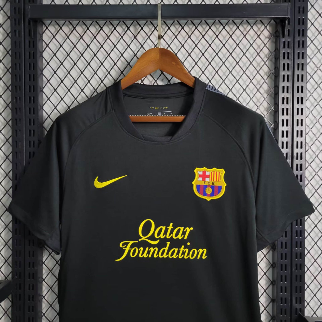 11-12 Barcelona Away Retro Jersey - view 4