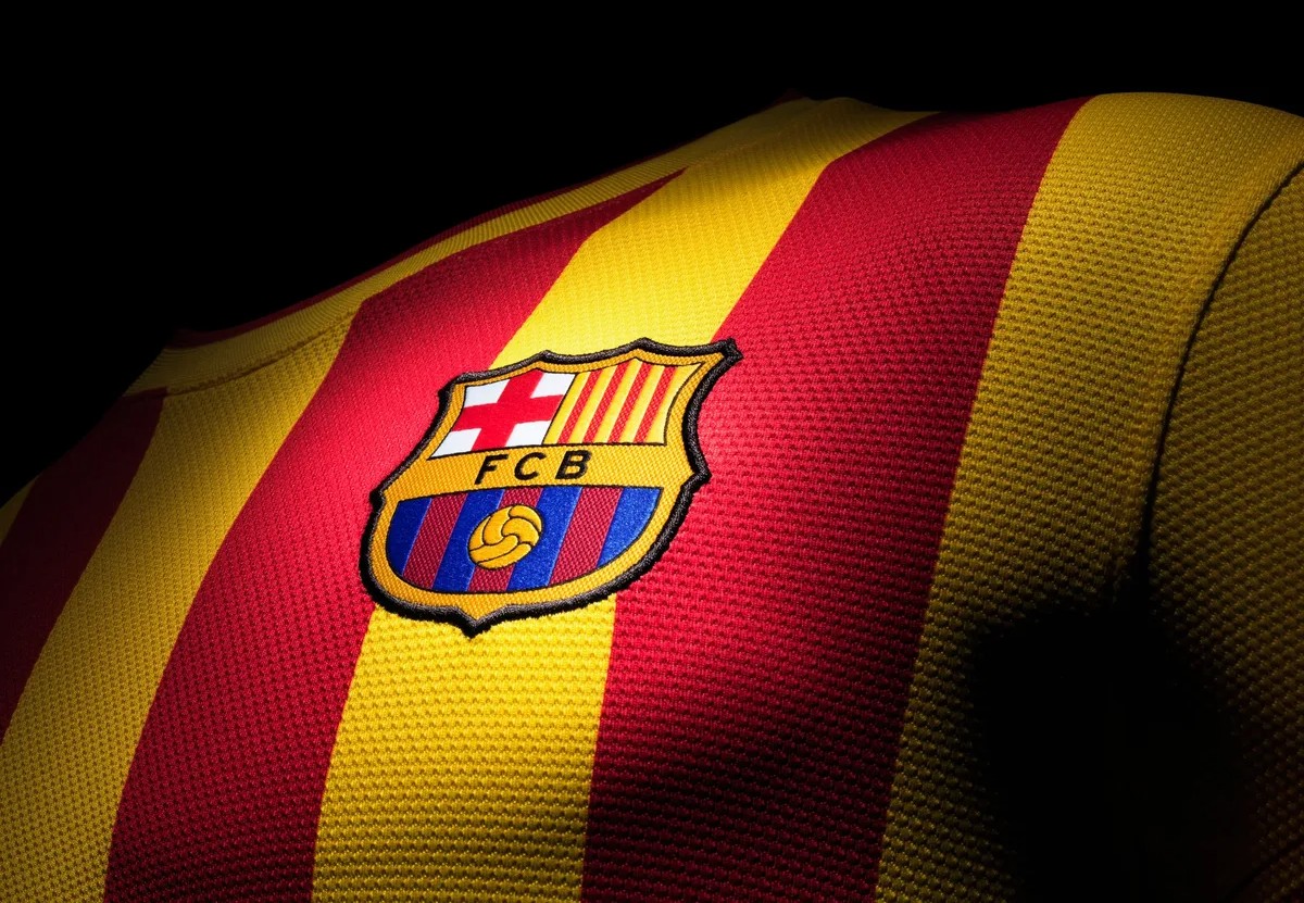 13-14 Barcelona Away Retro Jersey - view 4