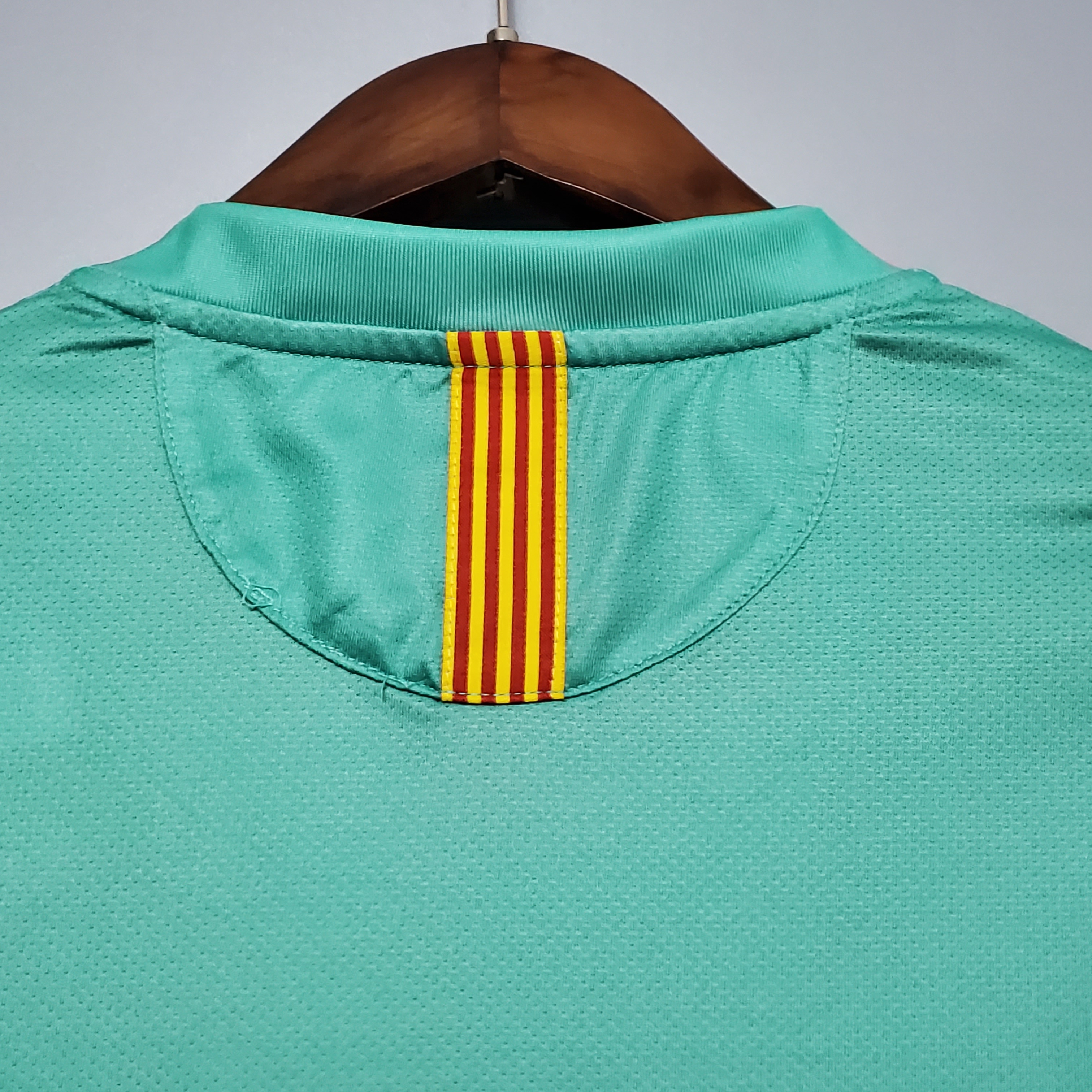 10-11 Barcelona Away Retro Jersey - view 7