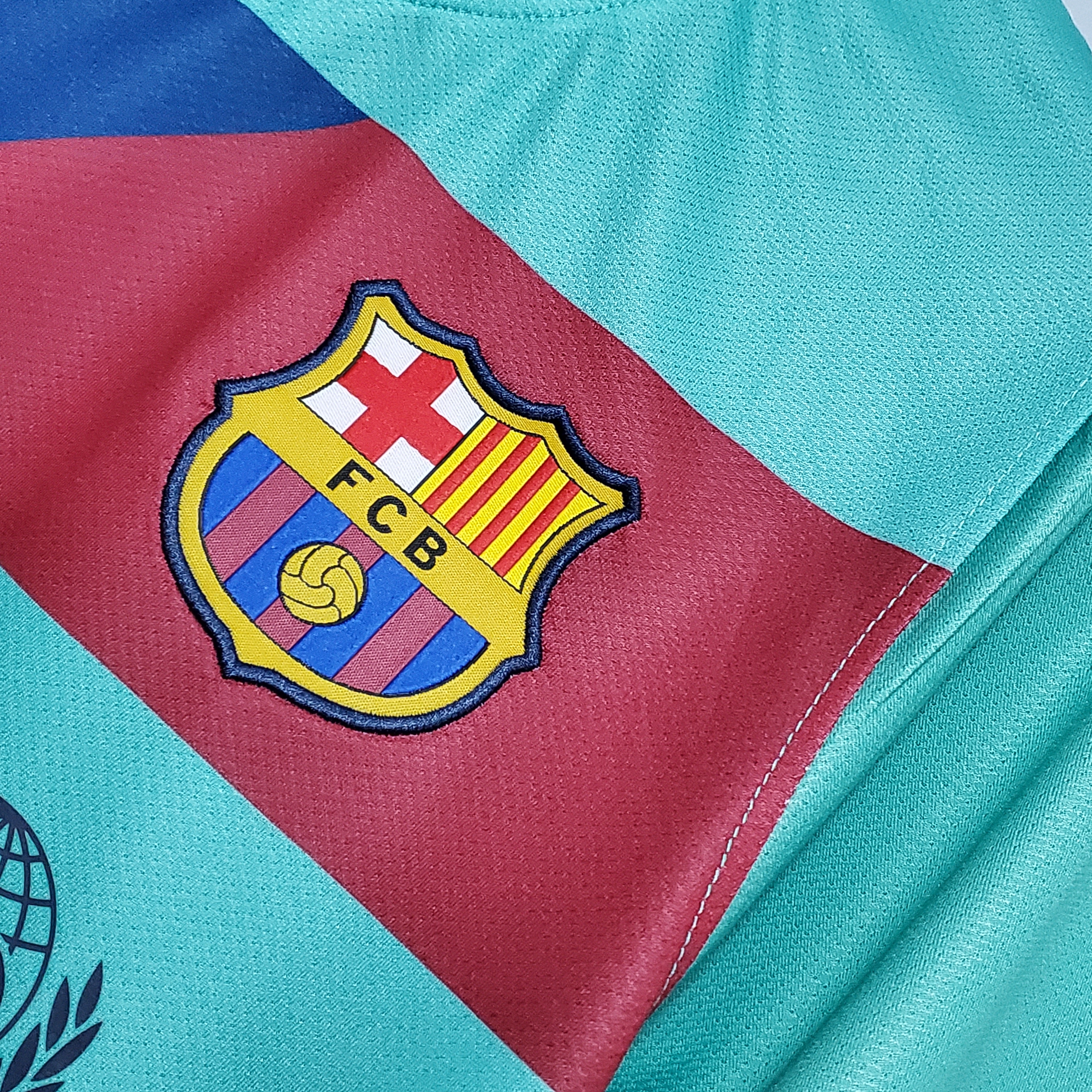 10-11 Barcelona Away Retro Jersey - view 8