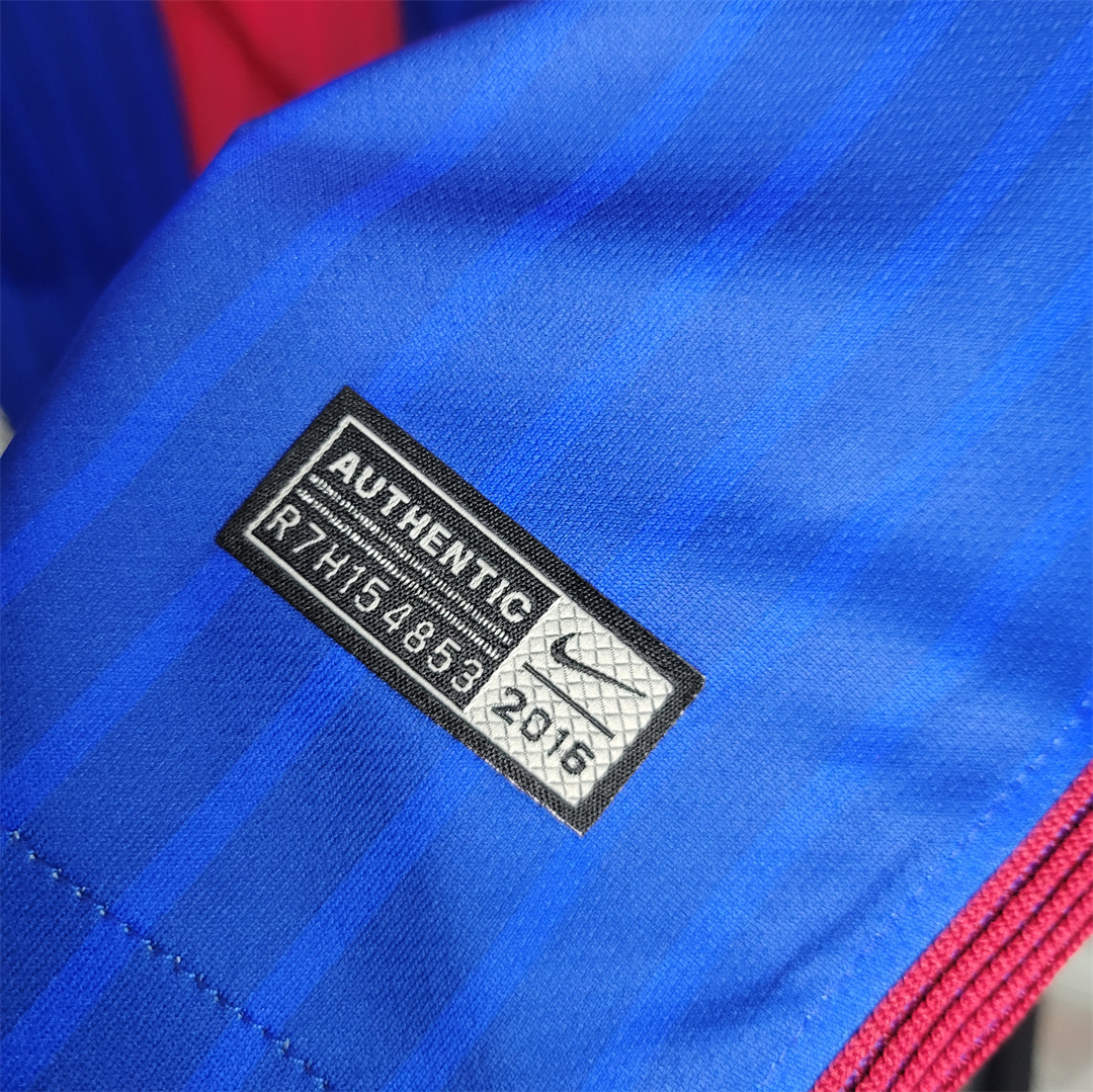 16-17 Barcelona Home Retro Jersey - view 7