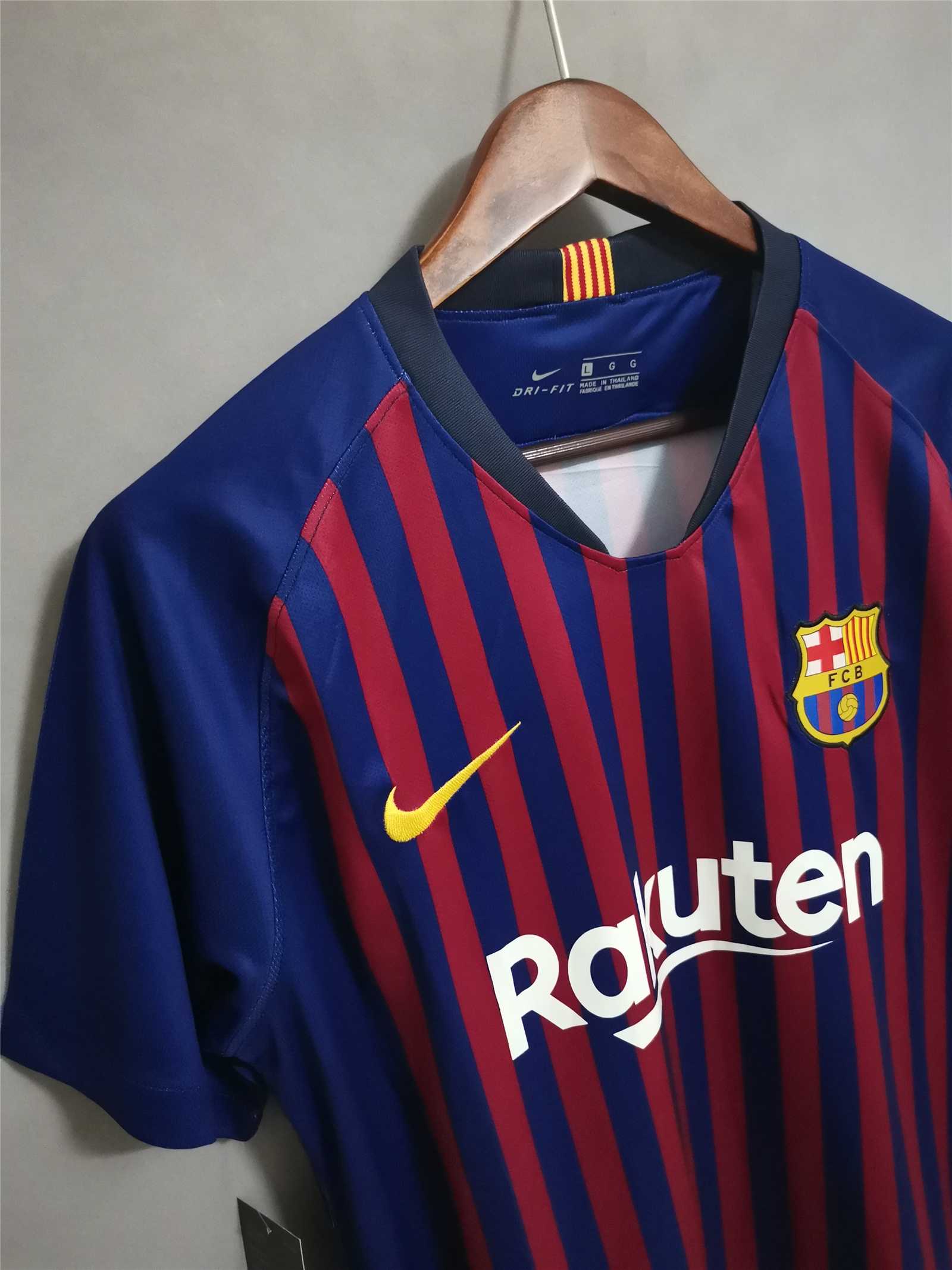 18-19 Barcelona Home Retro Jersey - view 6