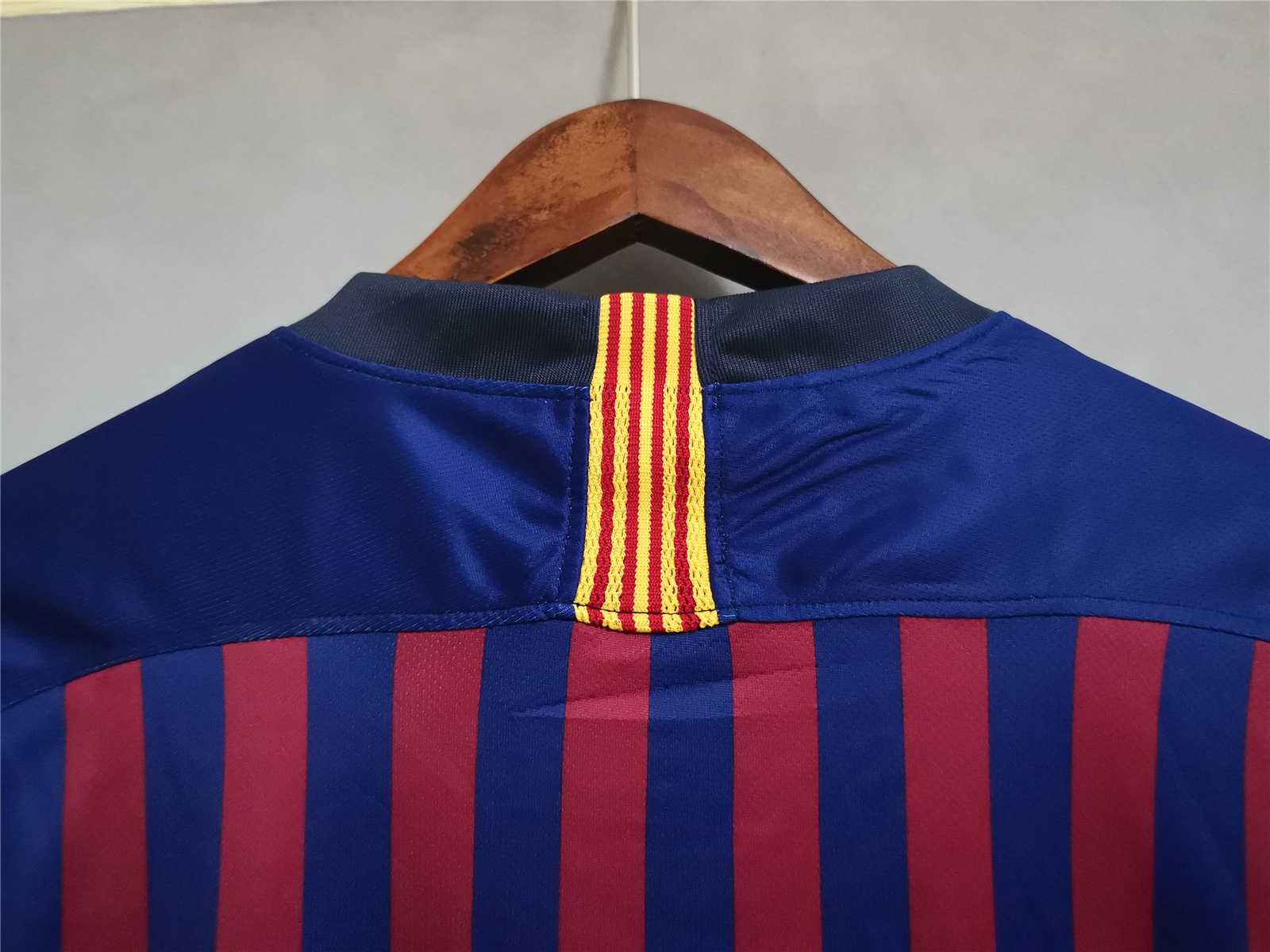 18-19 Barcelona Home Retro Jersey - view 8